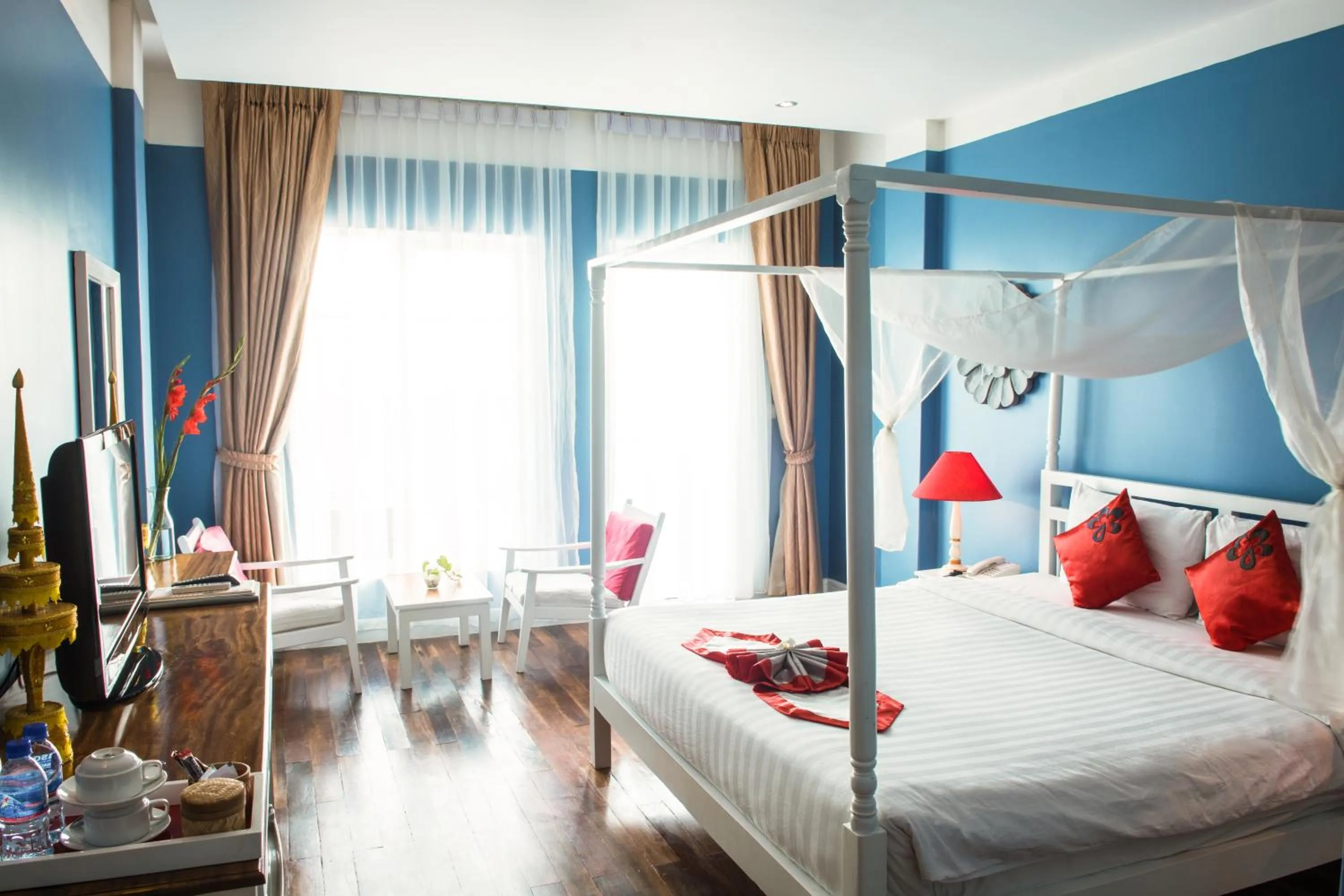 Bedroom, Bed in The Frangipani Royal Palace Hotel