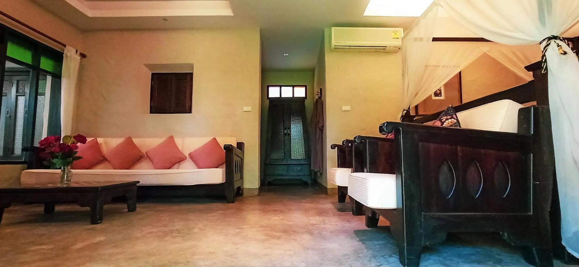 Living room, Bed in Pai River Corner