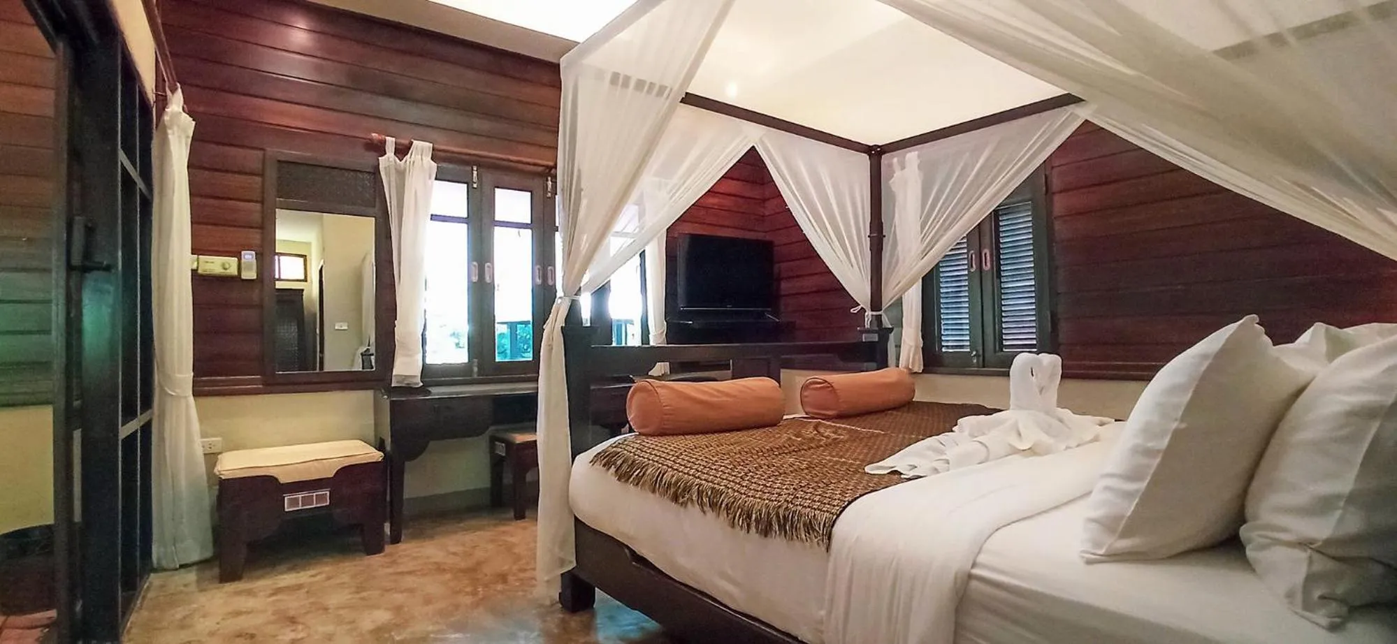 Bed in Pai River Corner