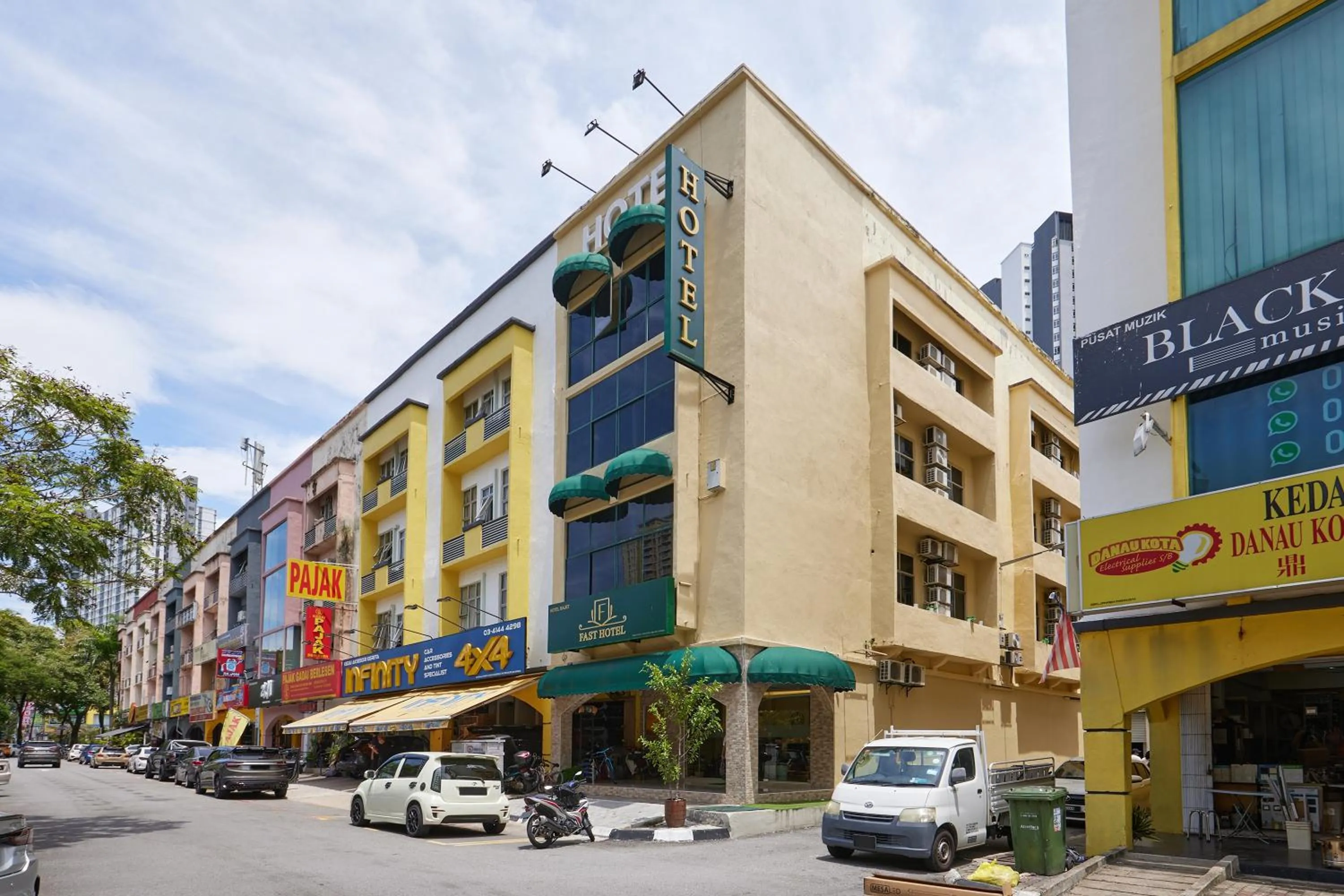 Property building in Fast Hotel Setapak Near Tunku Abdul Rahman UMT KL