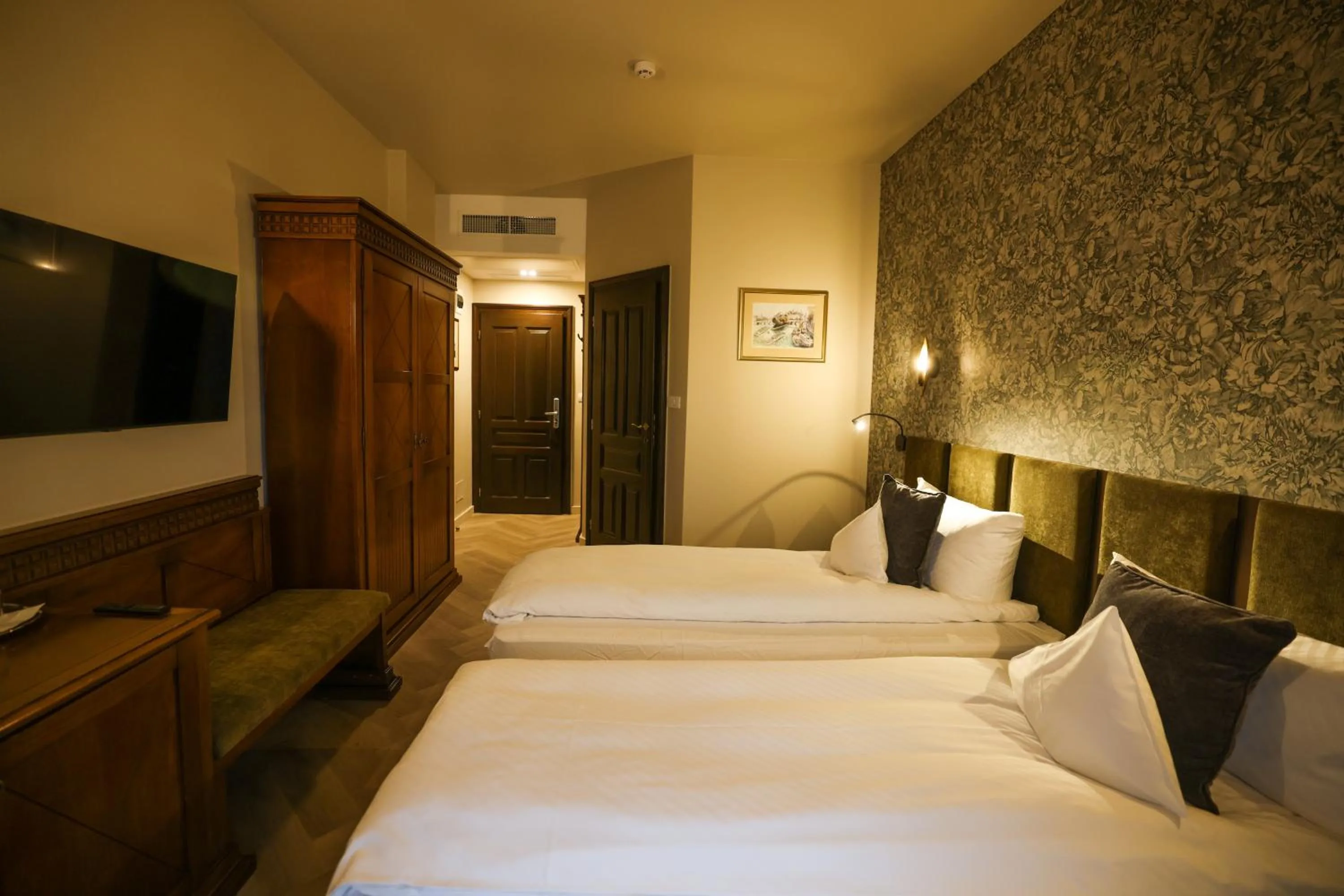 Bed in Pensiunea Nora