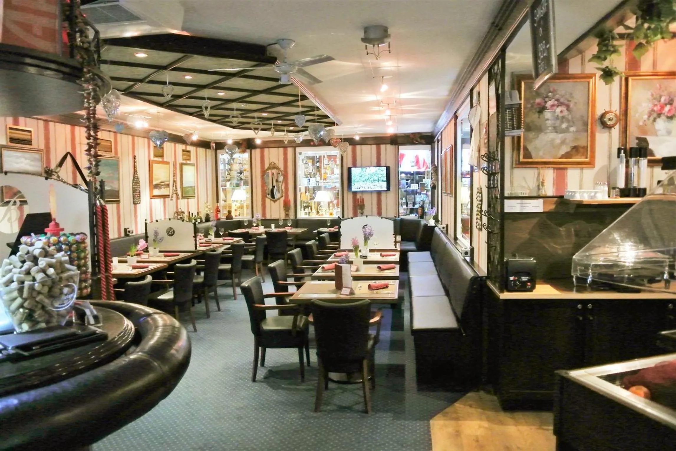 Restaurant/places to eat in Hotel Berg