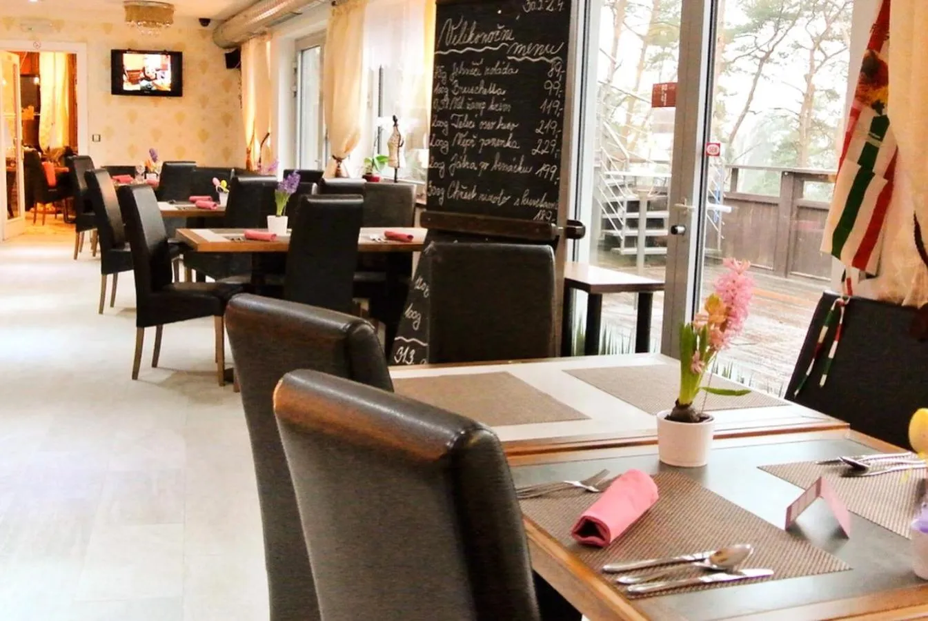 Restaurant/places to eat in Hotel Berg