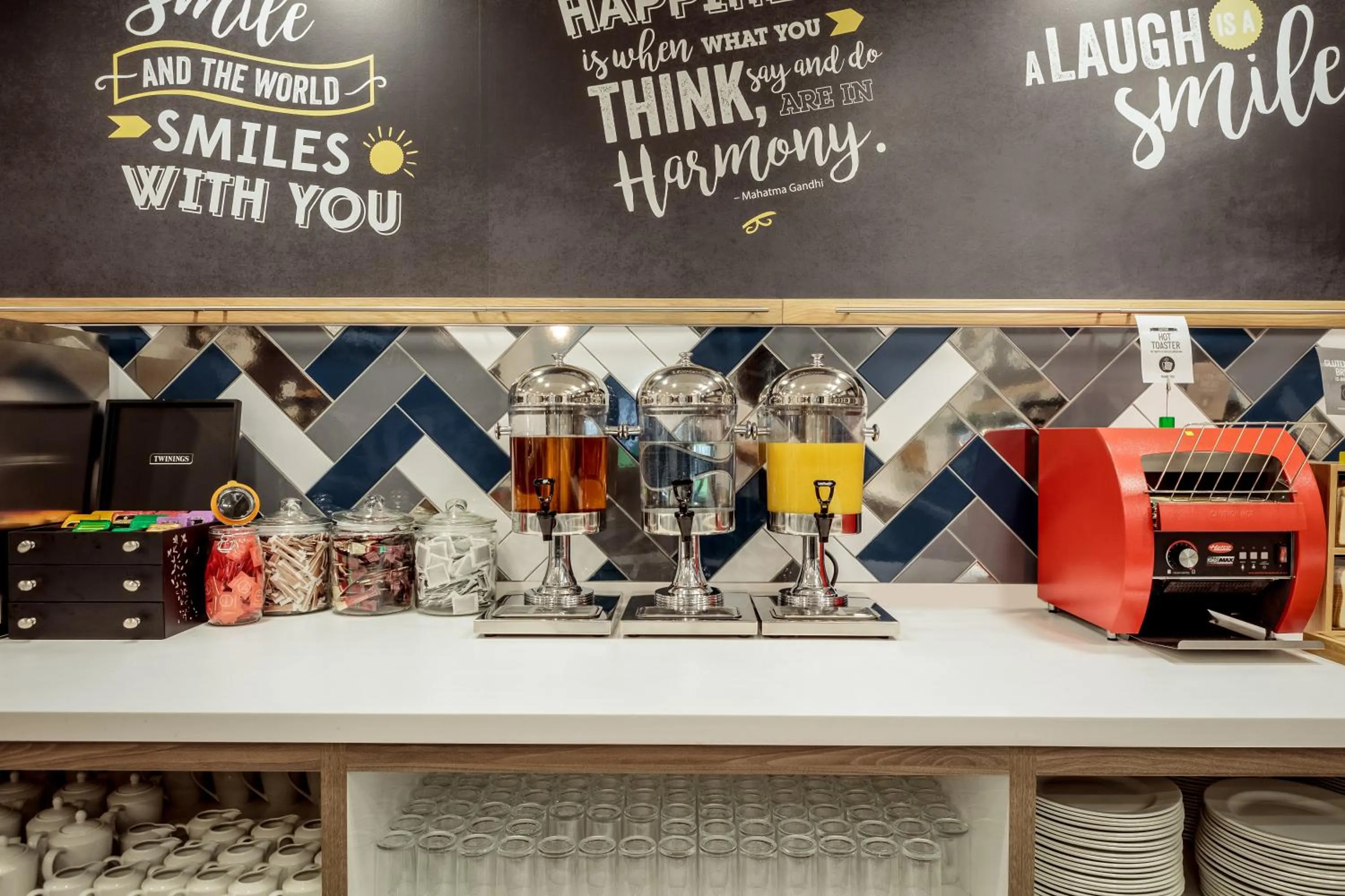 Food and drinks in Hampton by Hilton Luton Airport