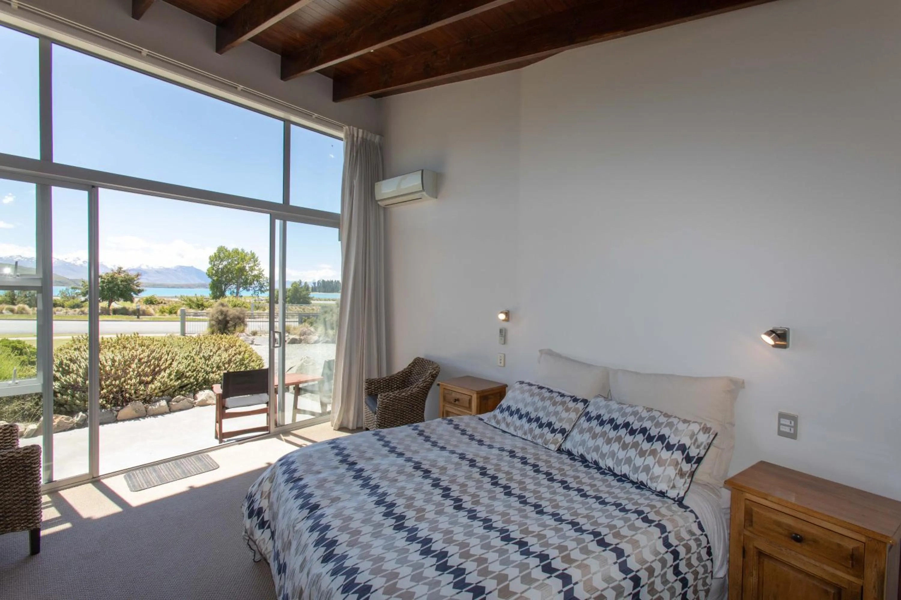 Bed in Three Rivers Lodge