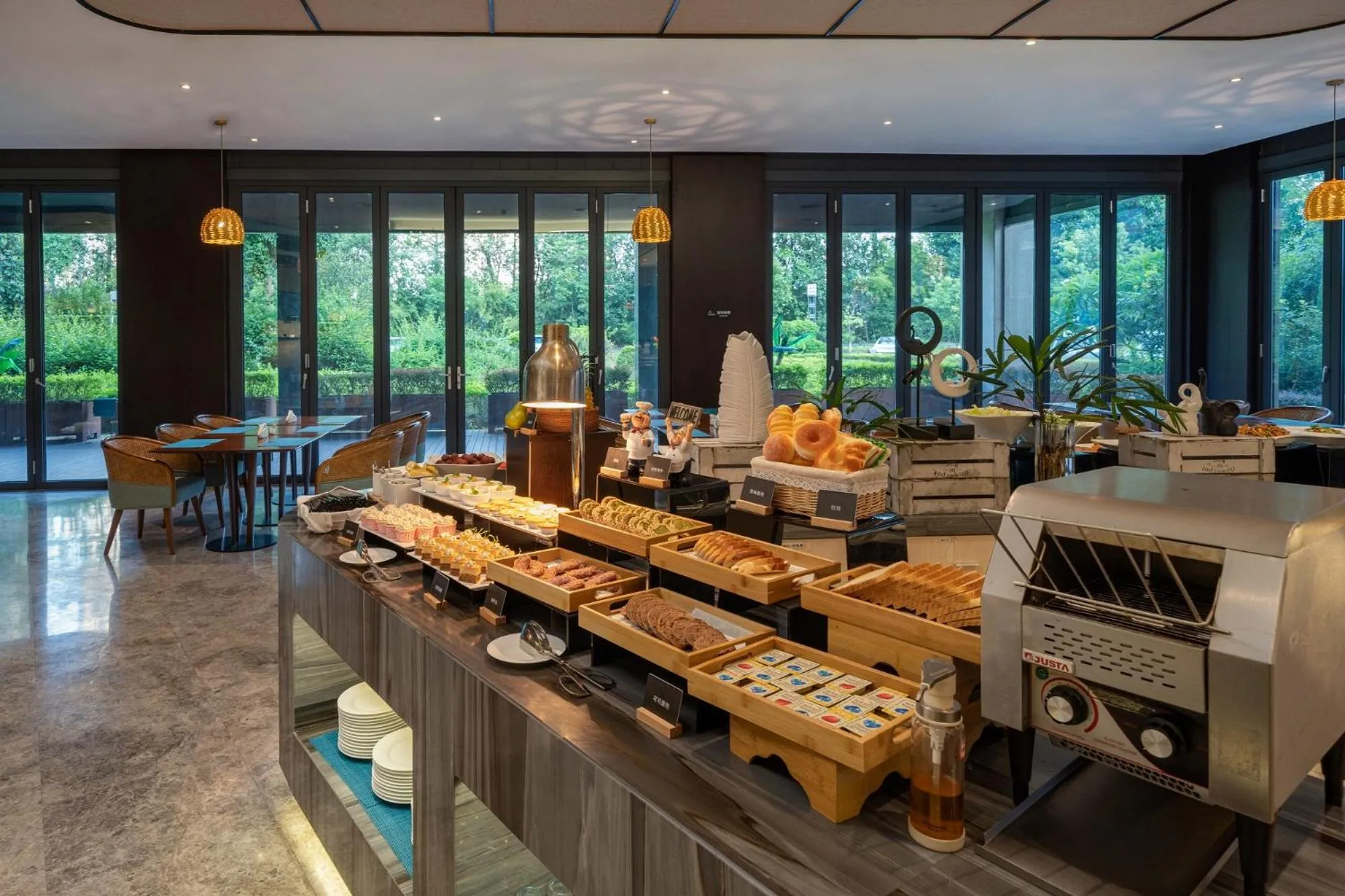 Restaurant/places to eat in SSAW Boutique Hotel Liuzhou