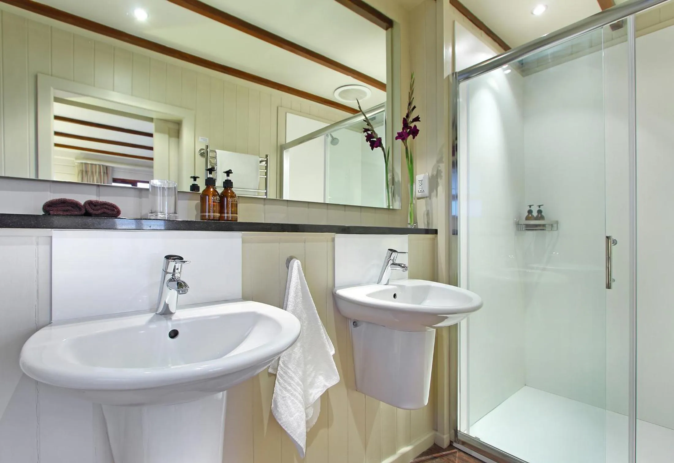 Shower in Lalapanzi Lodge