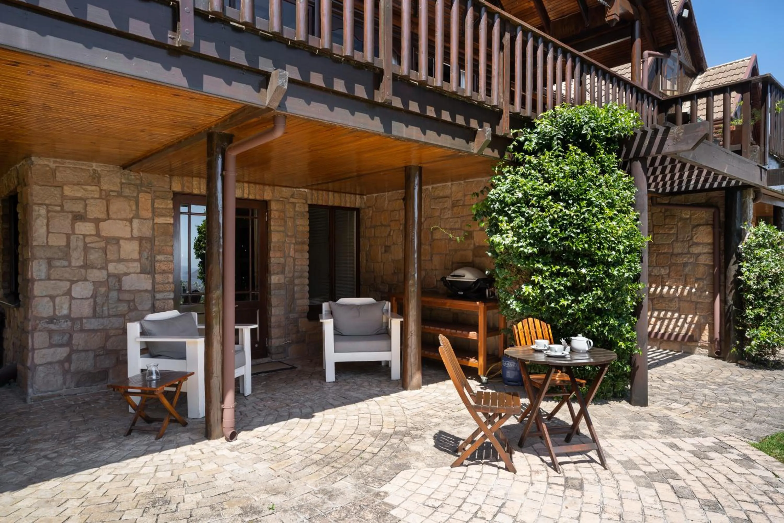 Property building in Lalapanzi Lodge