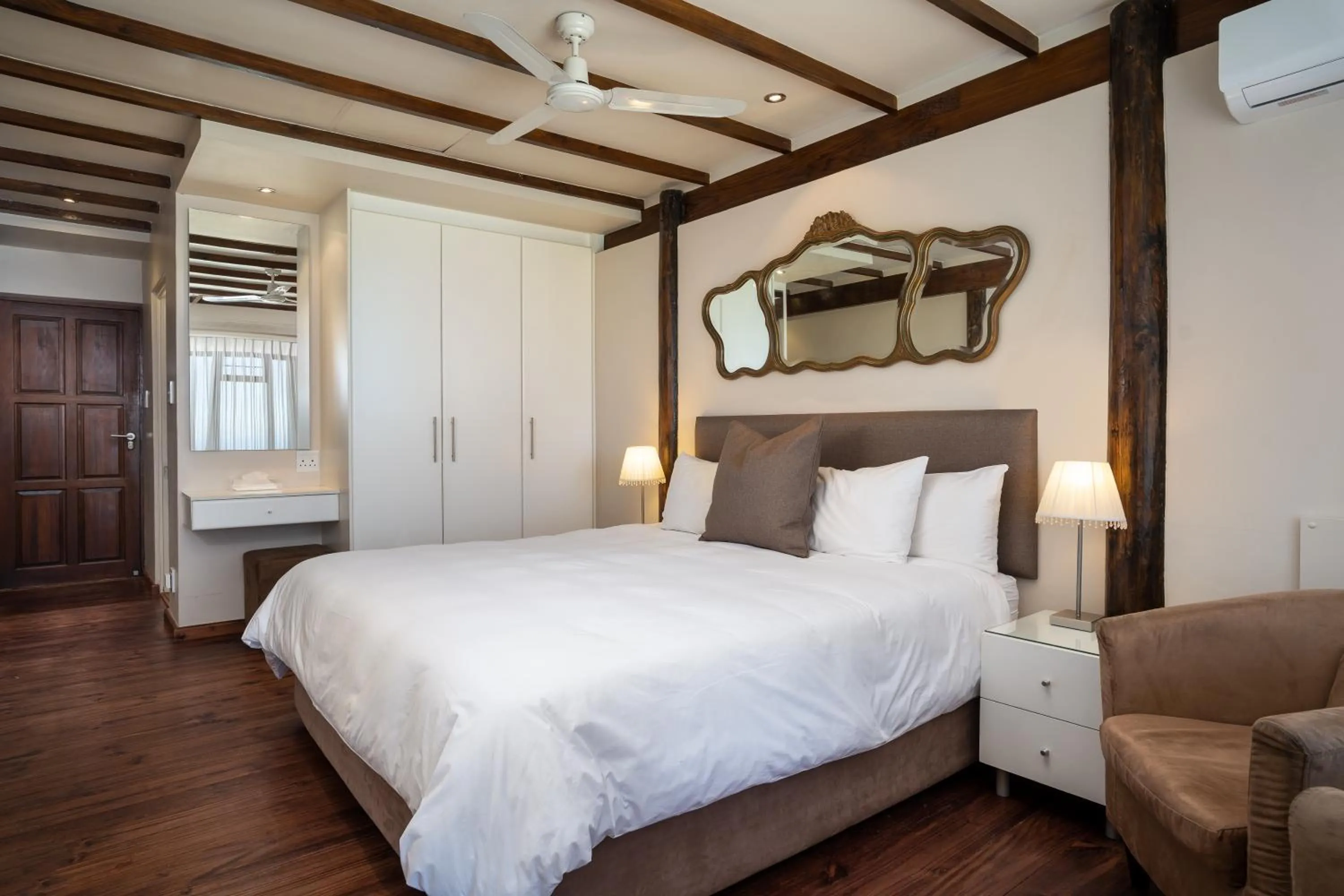 Bed in Lalapanzi Lodge