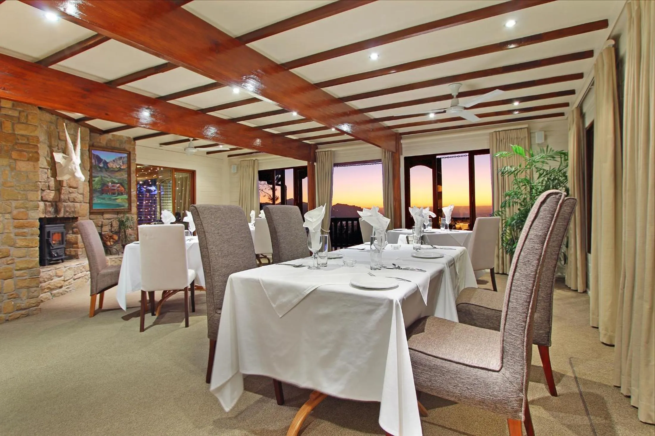 Restaurant/places to eat in Lalapanzi Lodge