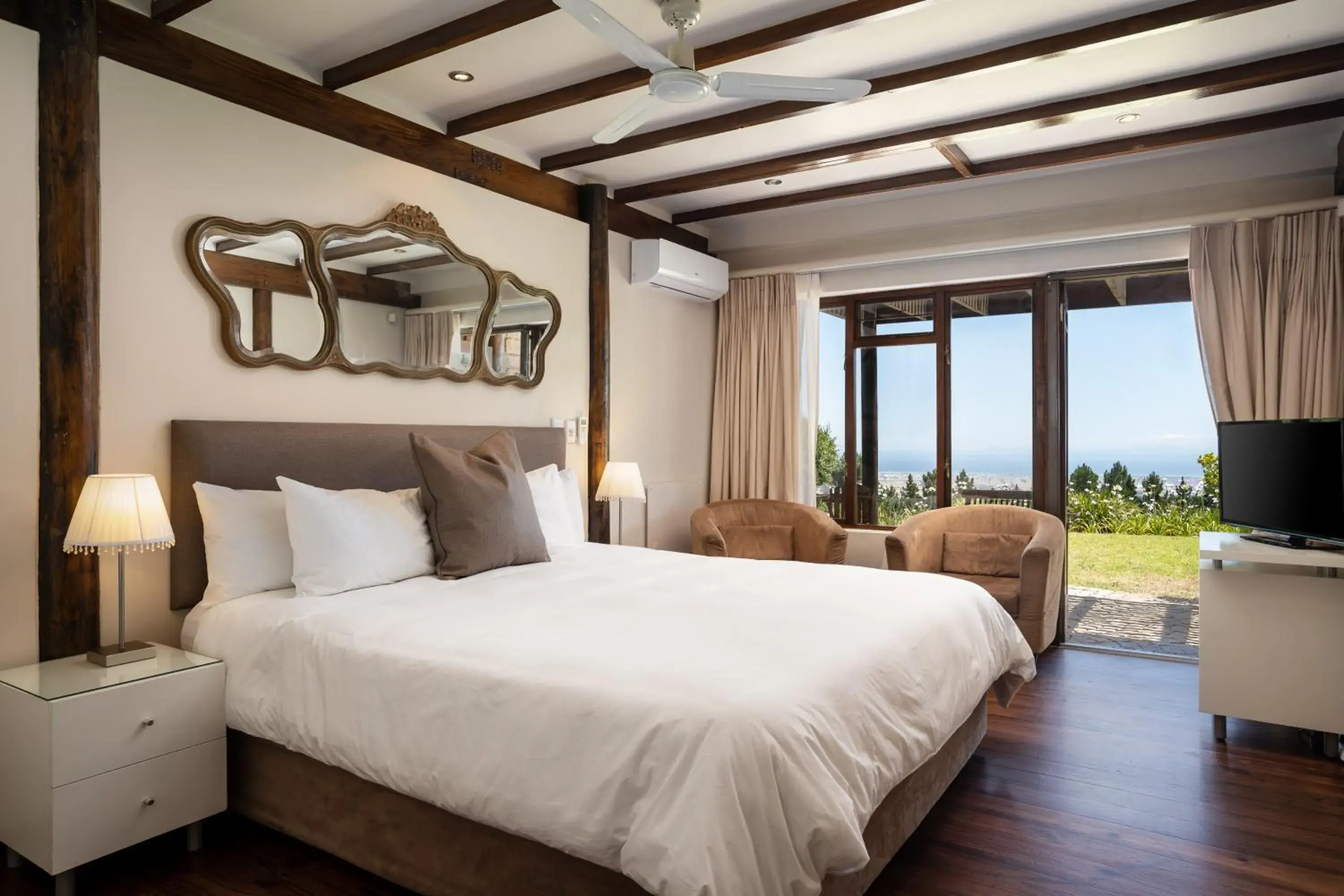 Luxury King Room in Lalapanzi Lodge Luxury King Room in Lalapanzi Lodge