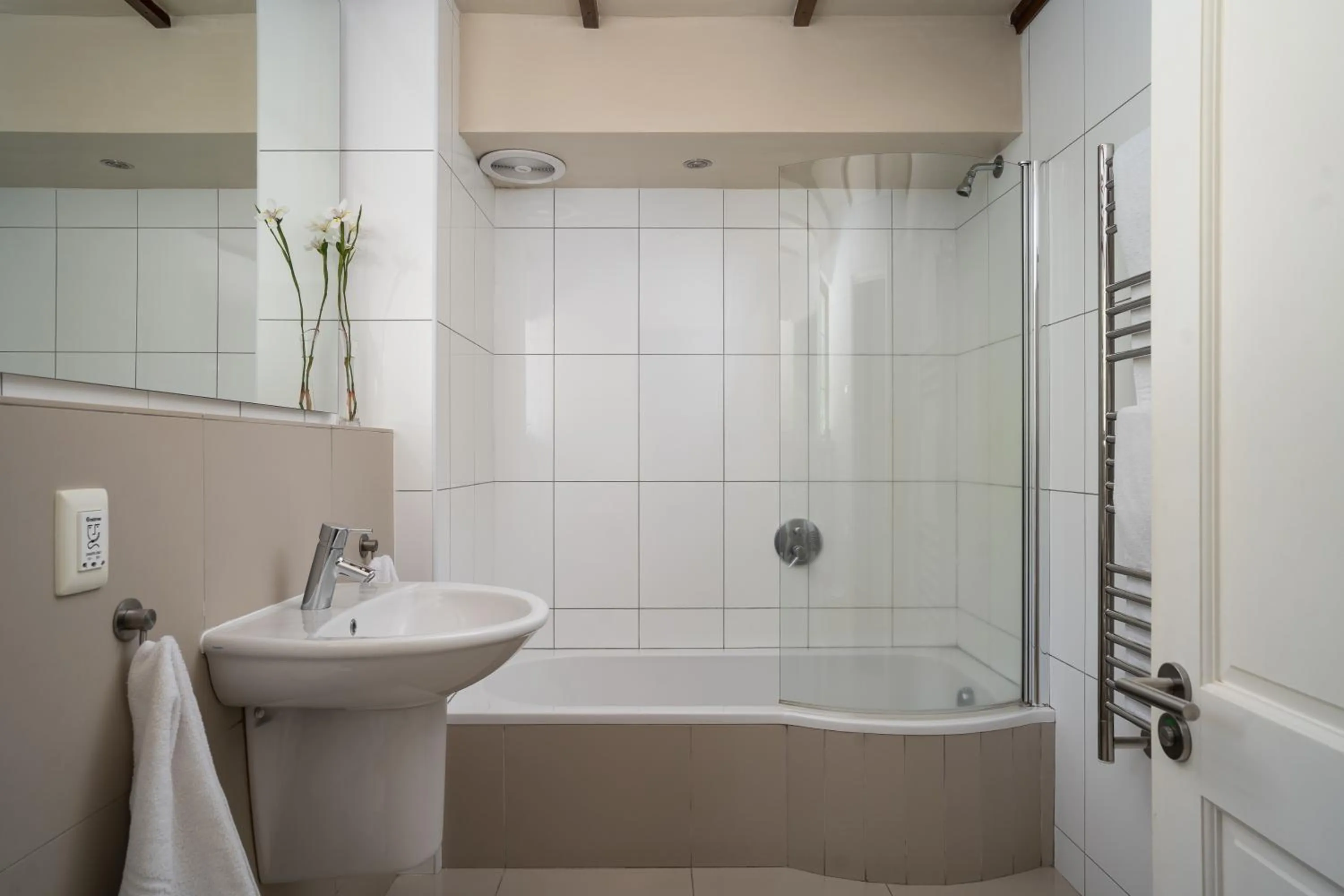 Shower in Lalapanzi Lodge