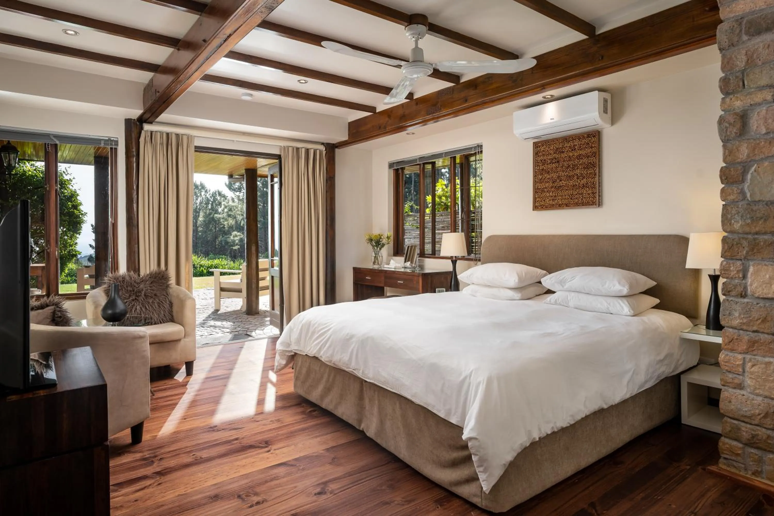 Bed in Lalapanzi Lodge