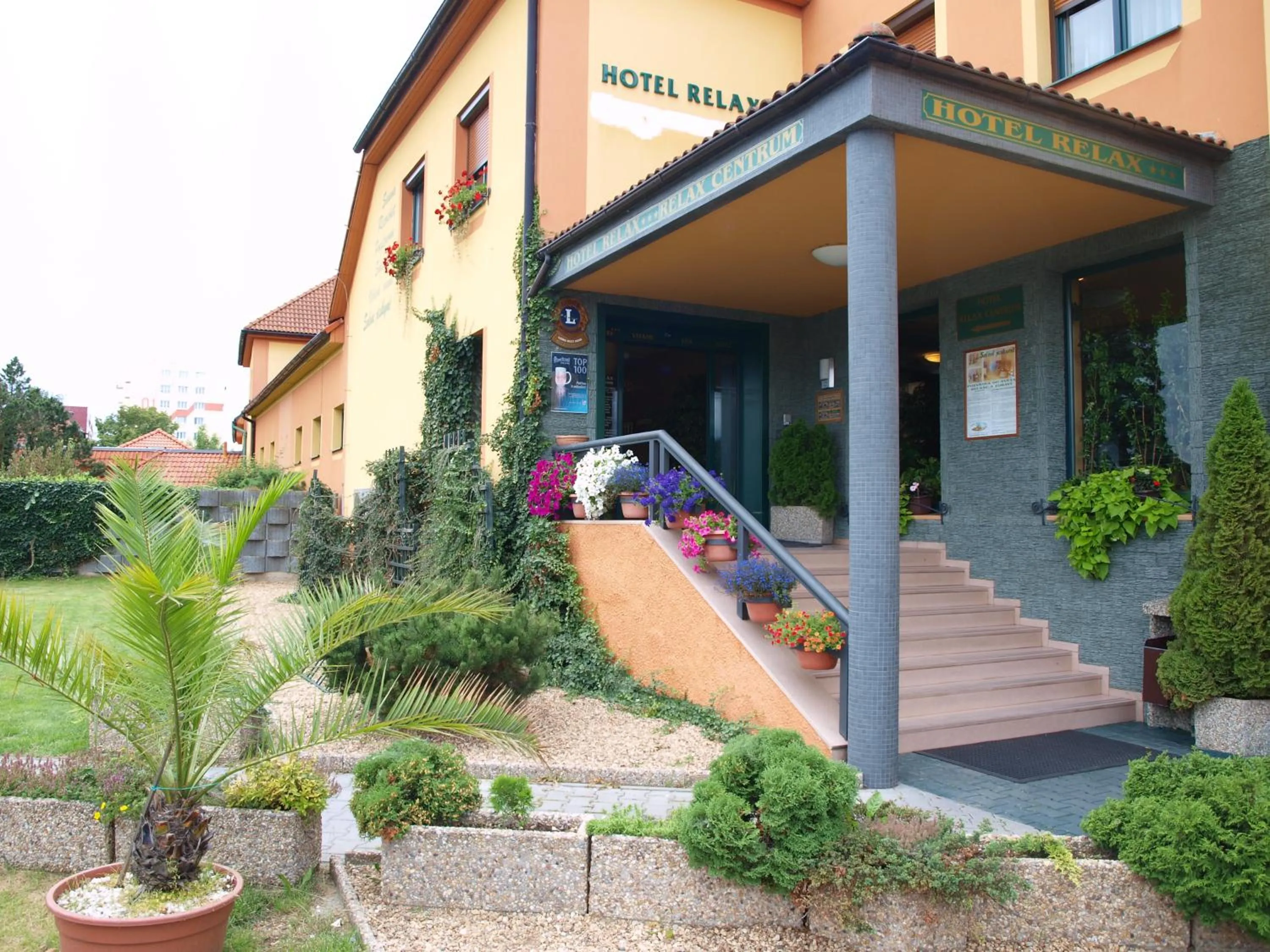 Facade/entrance in Hotel Relax u Drsů