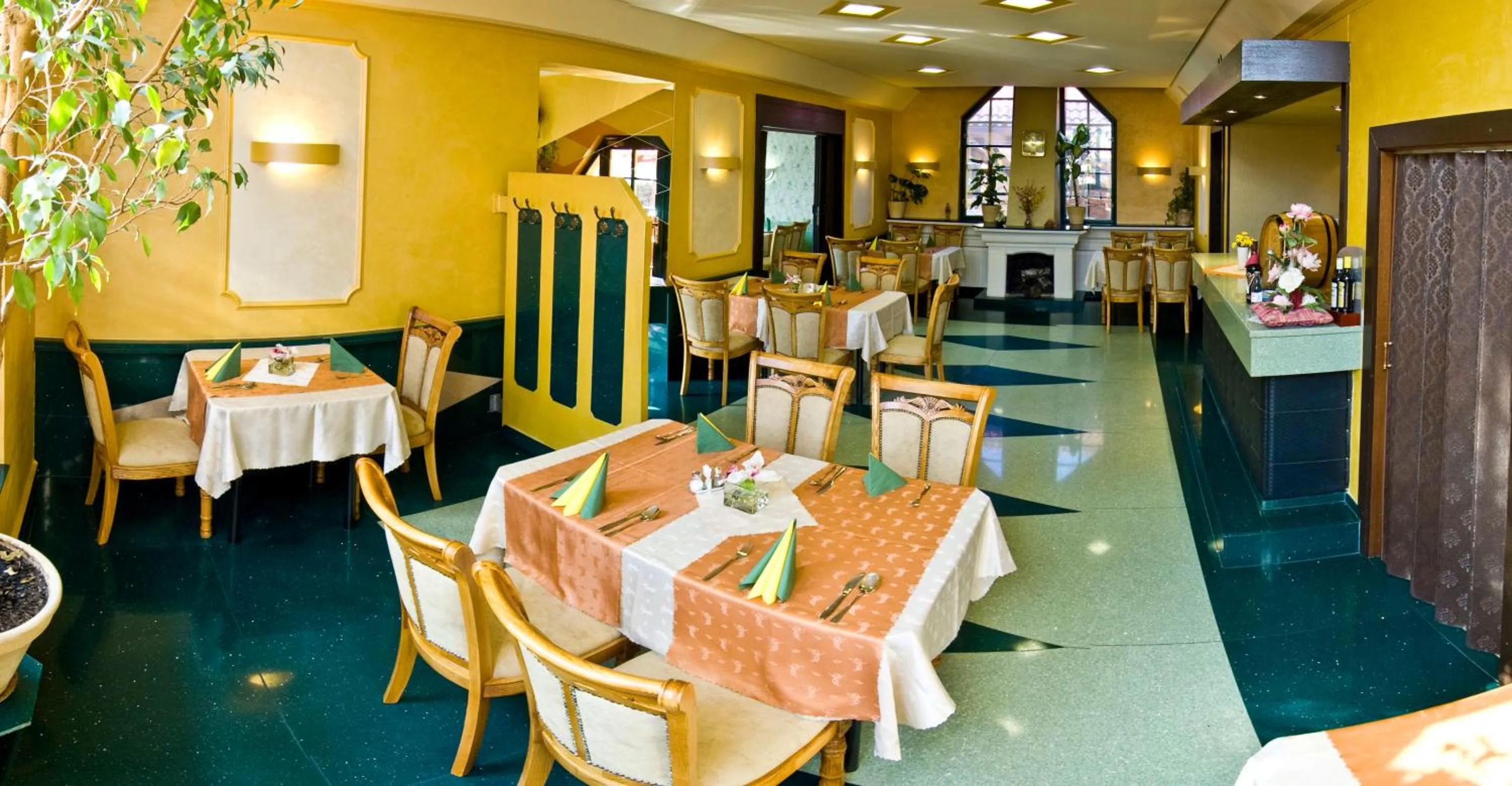 Restaurant/places to eat in Hotel Relax u Drsů