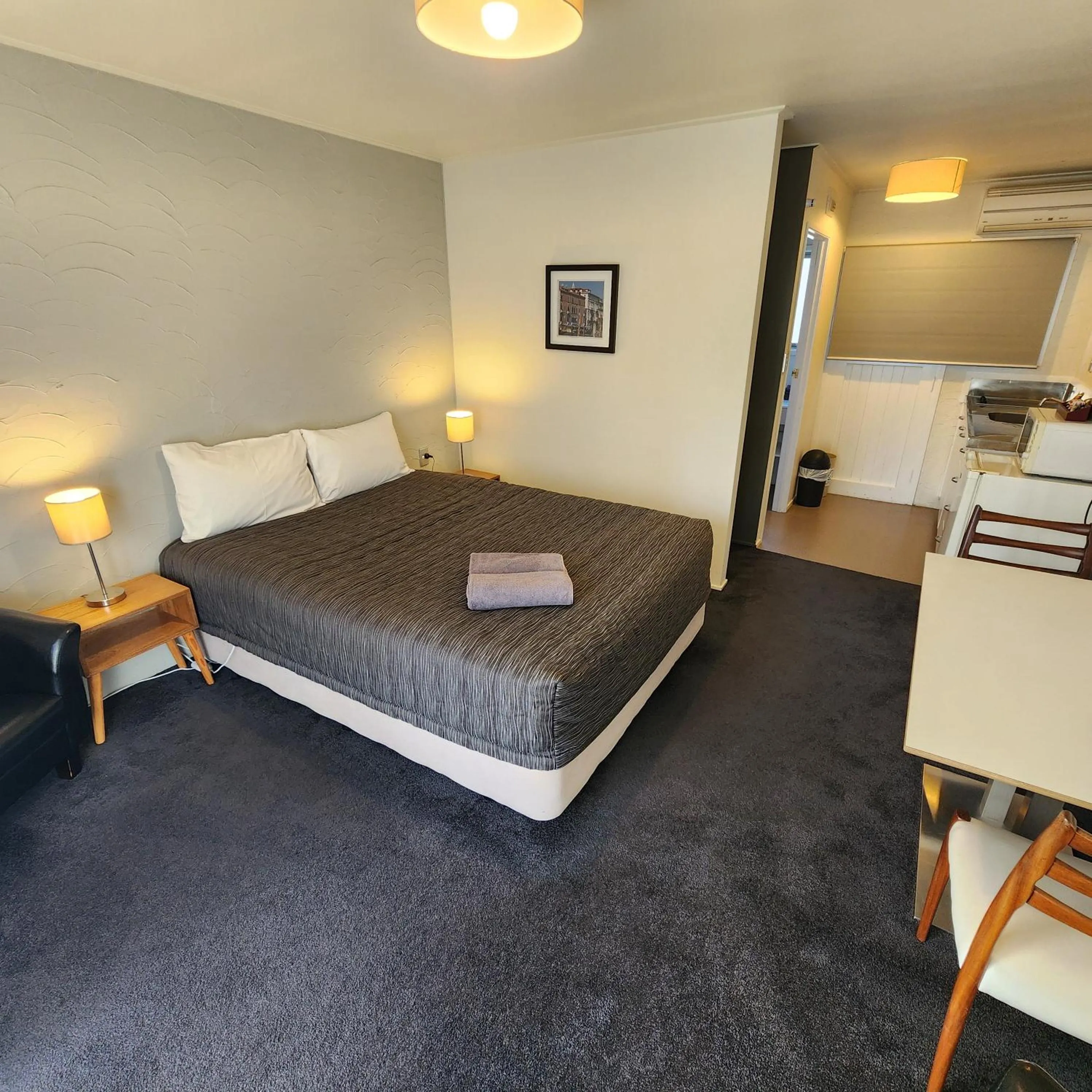 Bed in 16 Northgate Motor Lodge