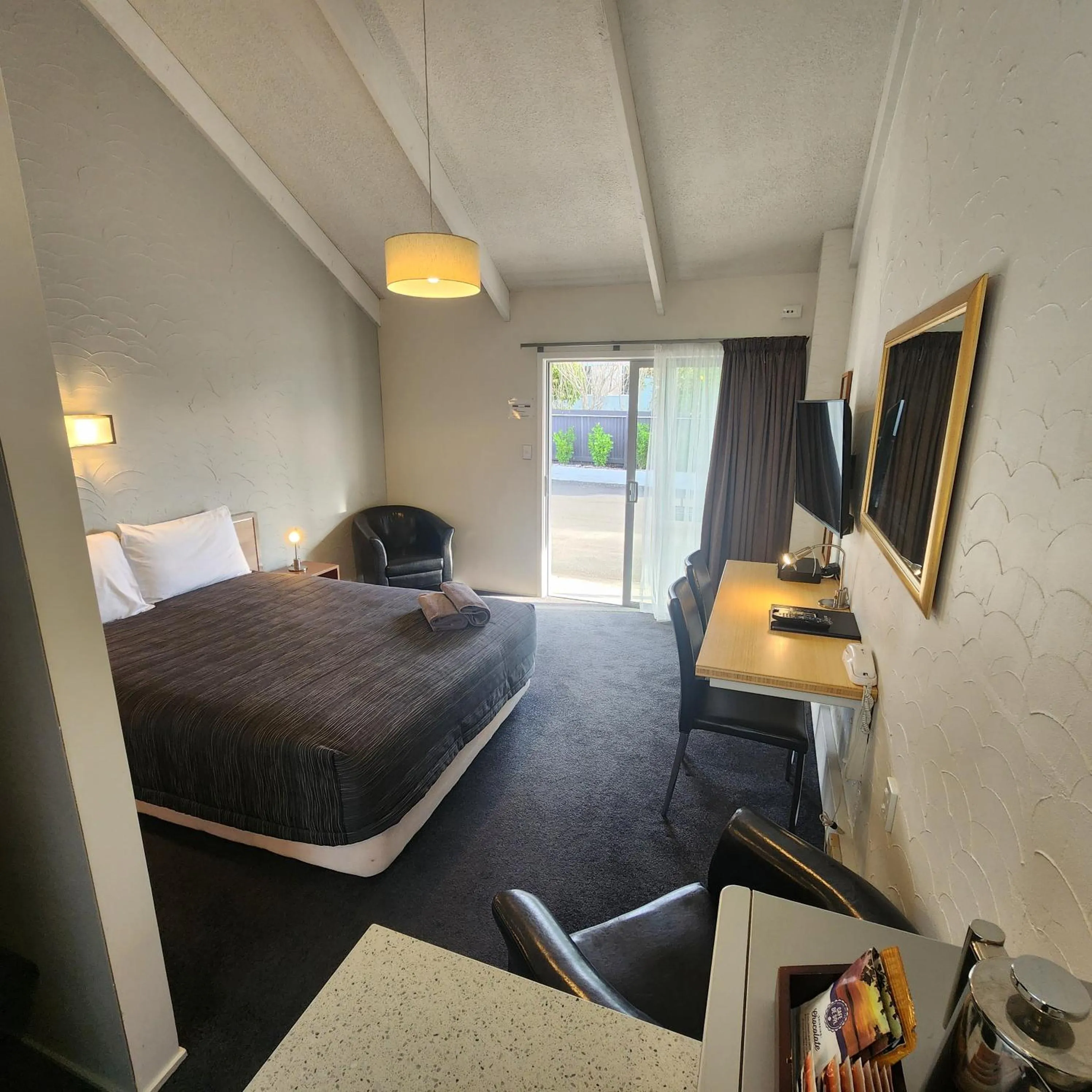 Bed in 16 Northgate Motor Lodge