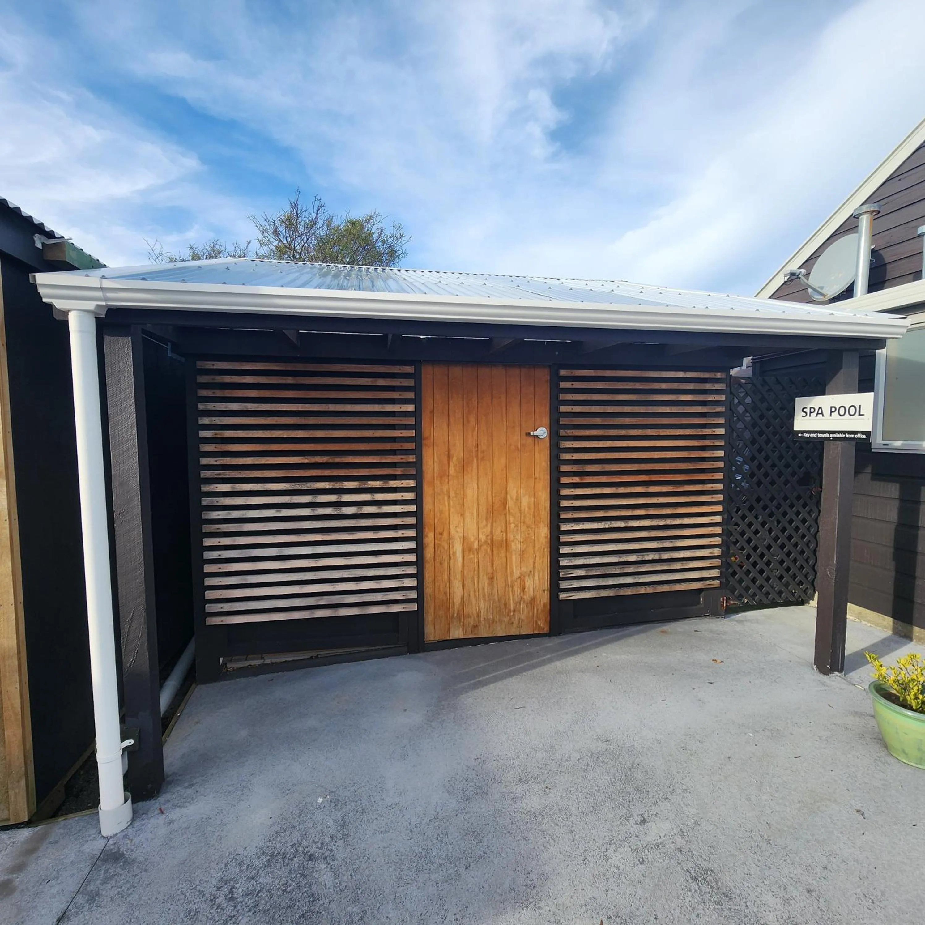 Property building in 16 Northgate Motor Lodge