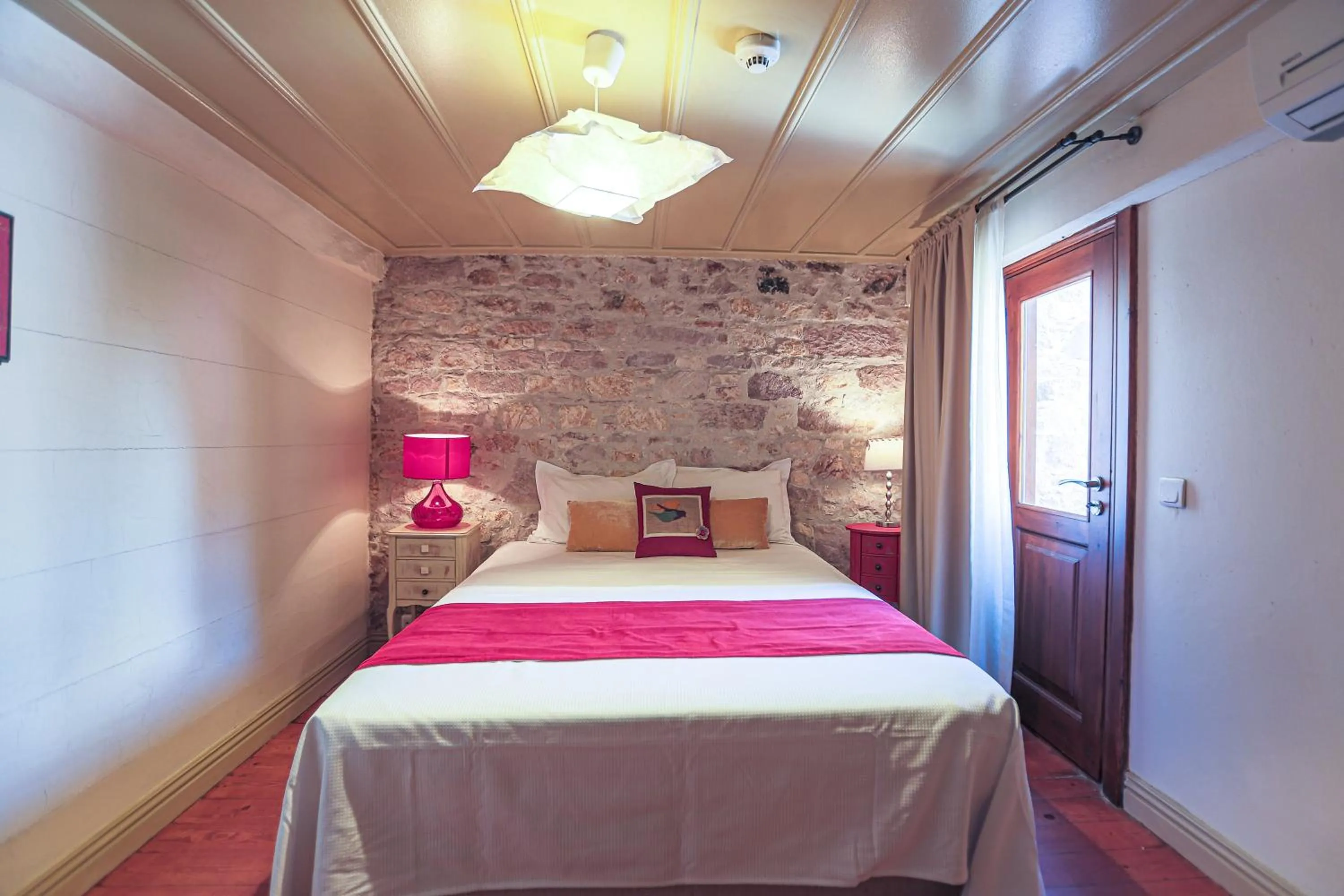 Bed in Macaron Konagi