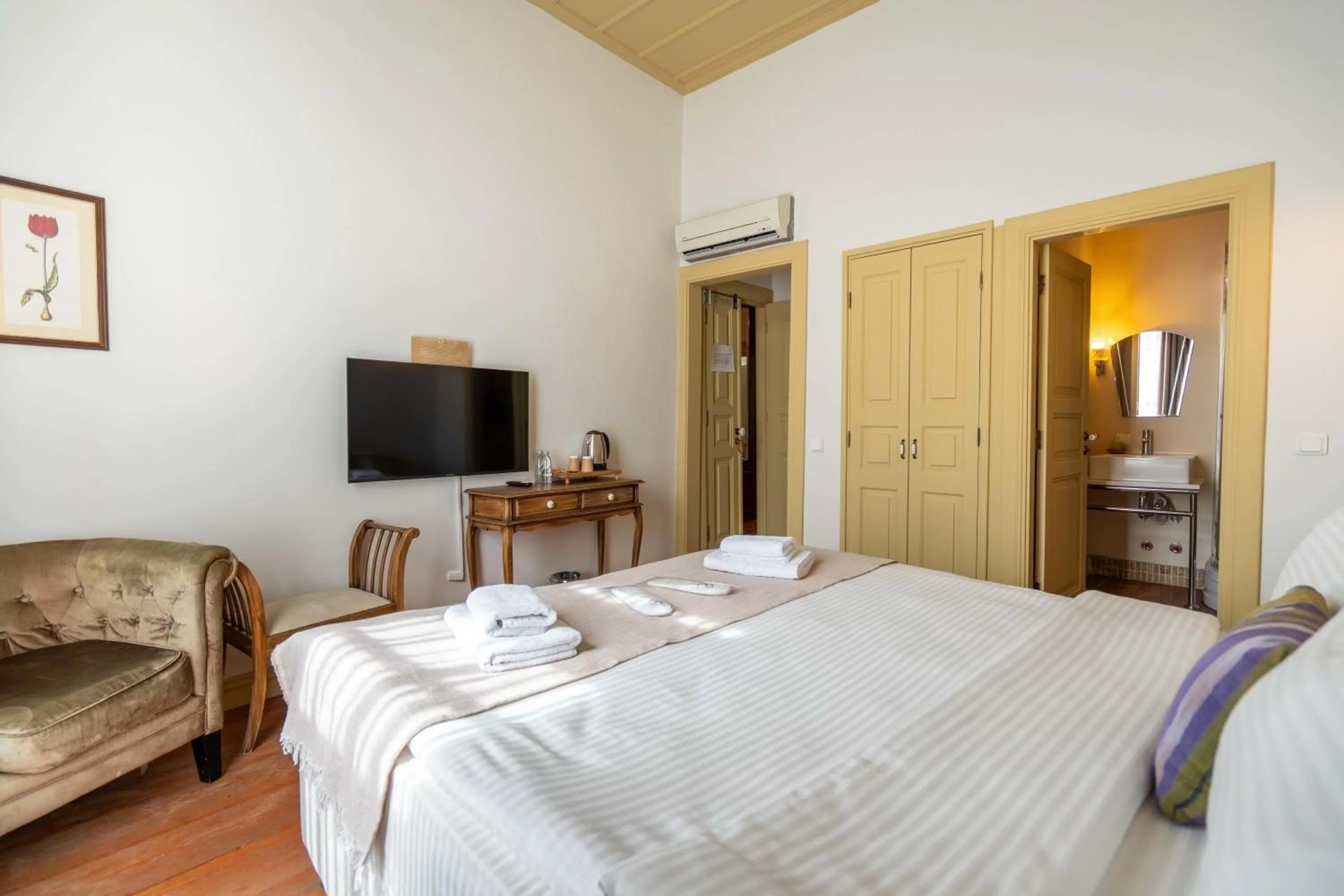 Bed in Macaron Konagi