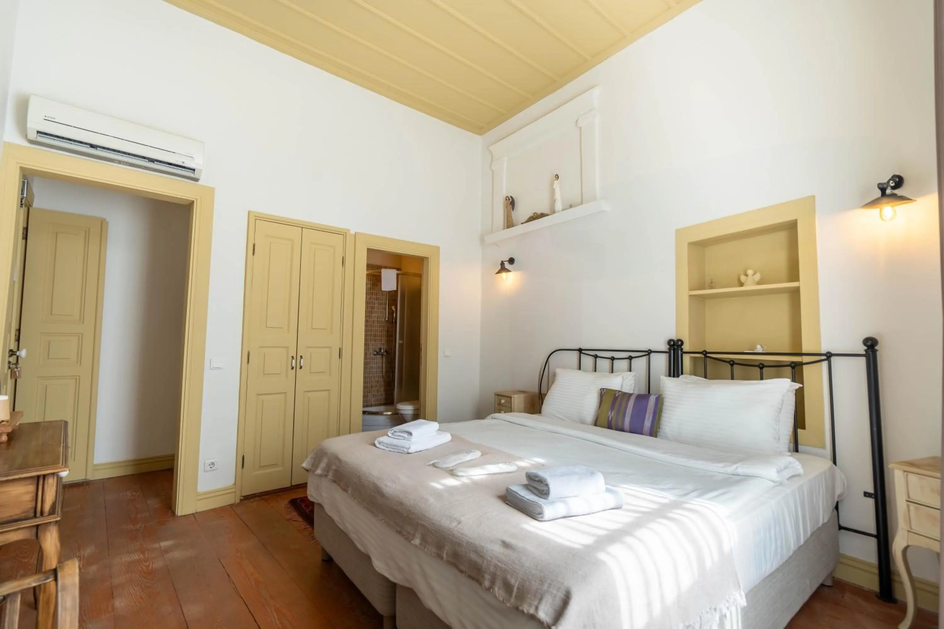 Bed in Macaron Konagi