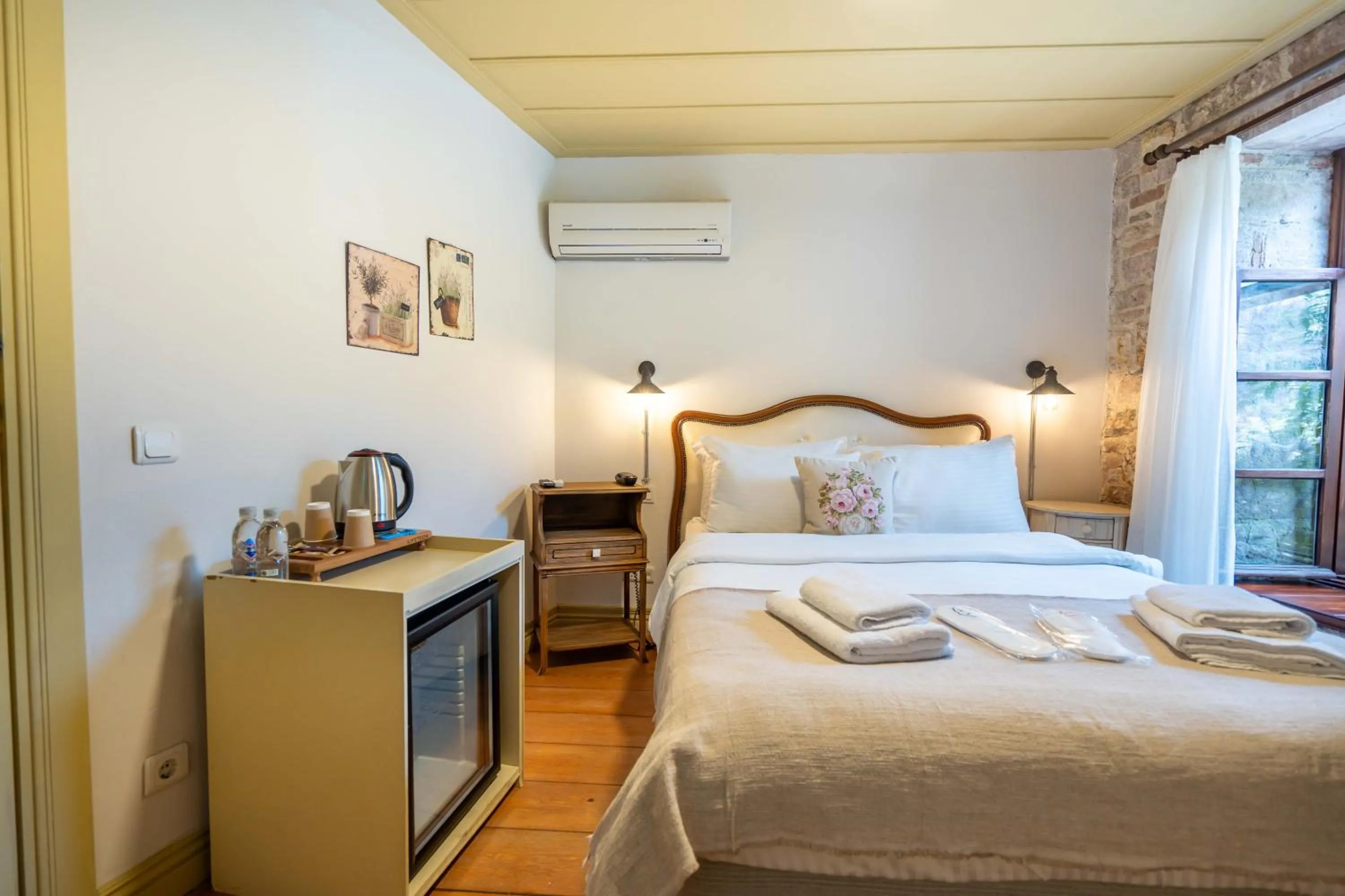 Bed in Macaron Konagi