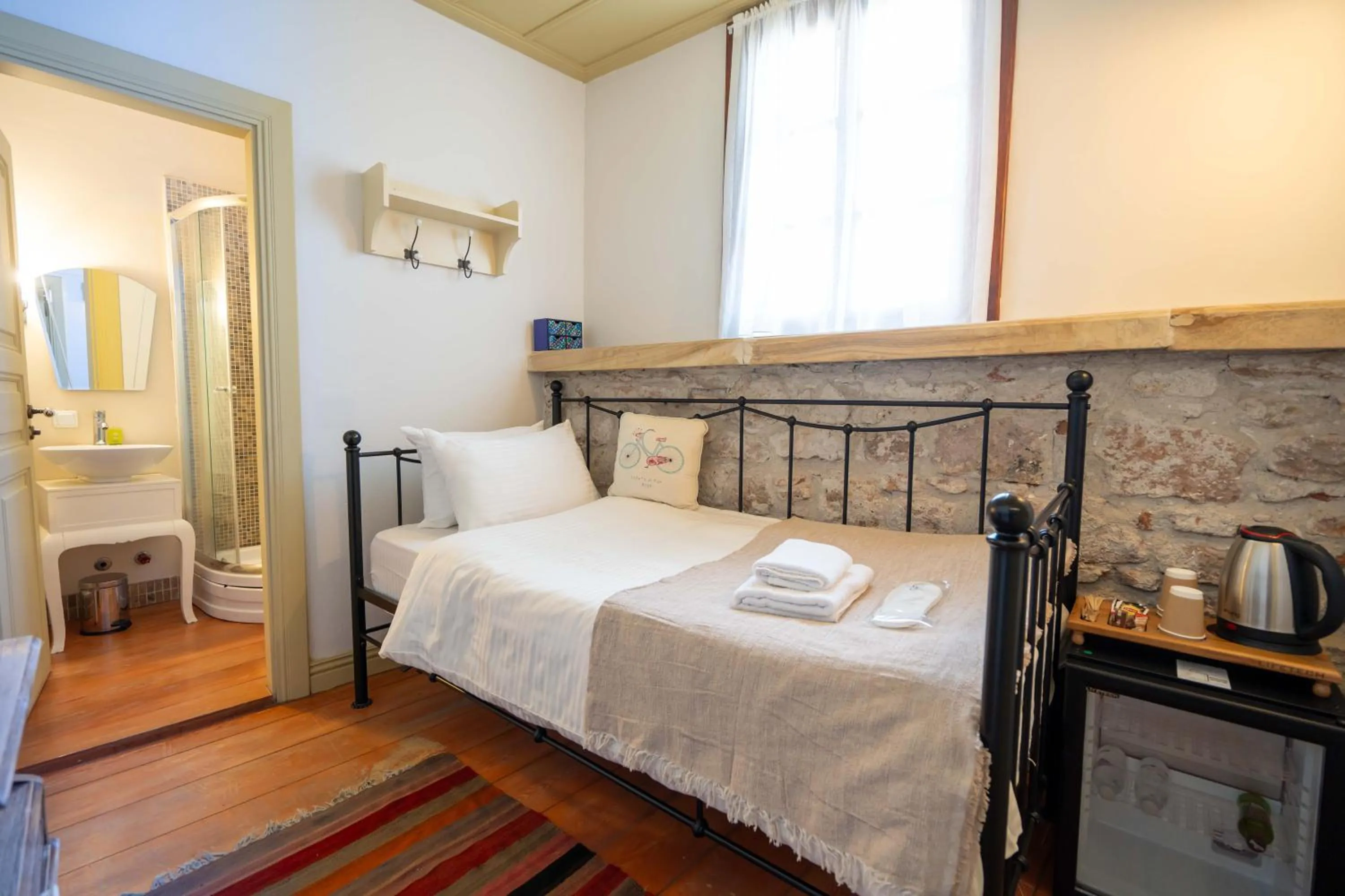 Bed in Macaron Konagi