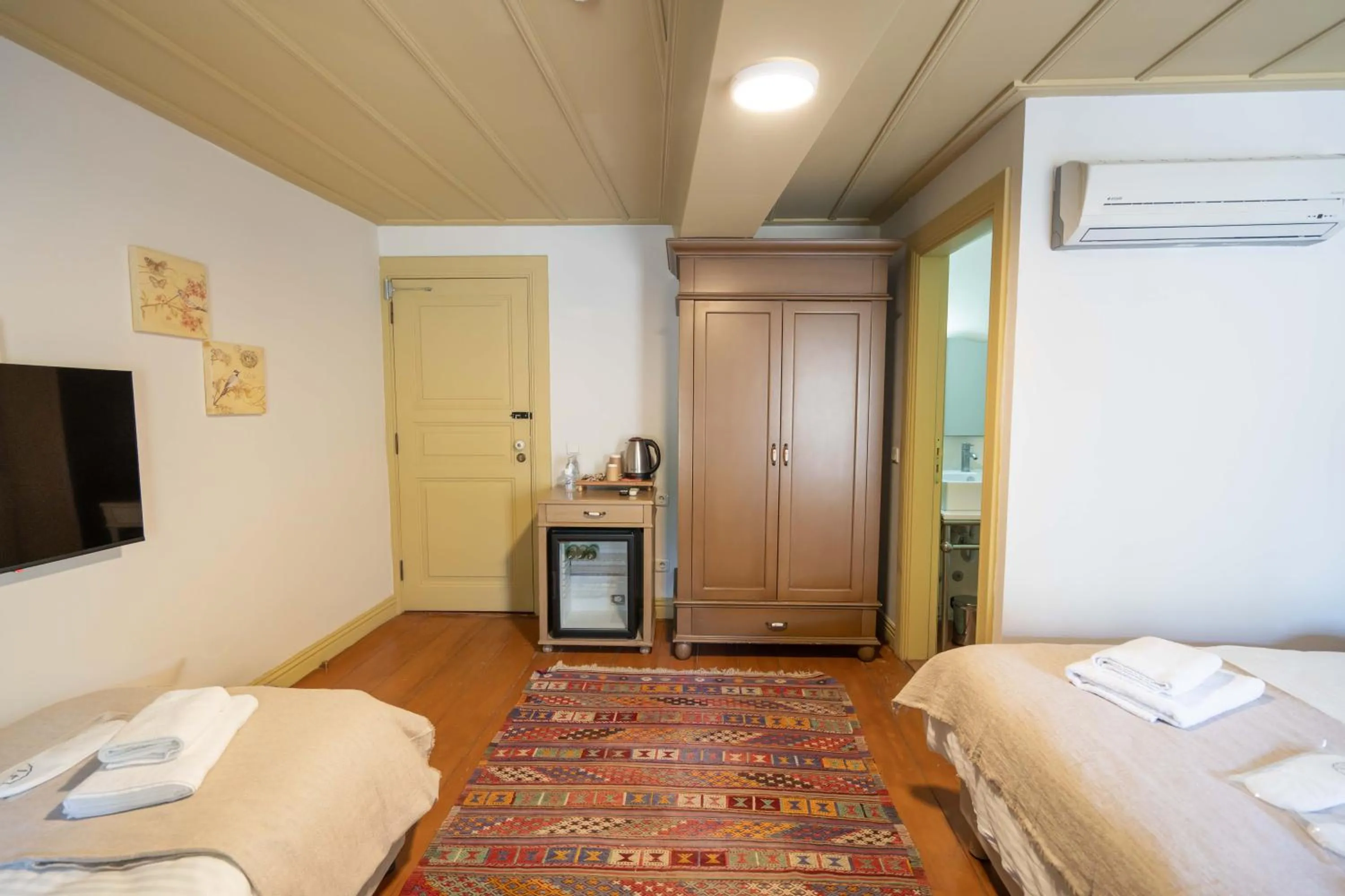 Bed in Macaron Konagi