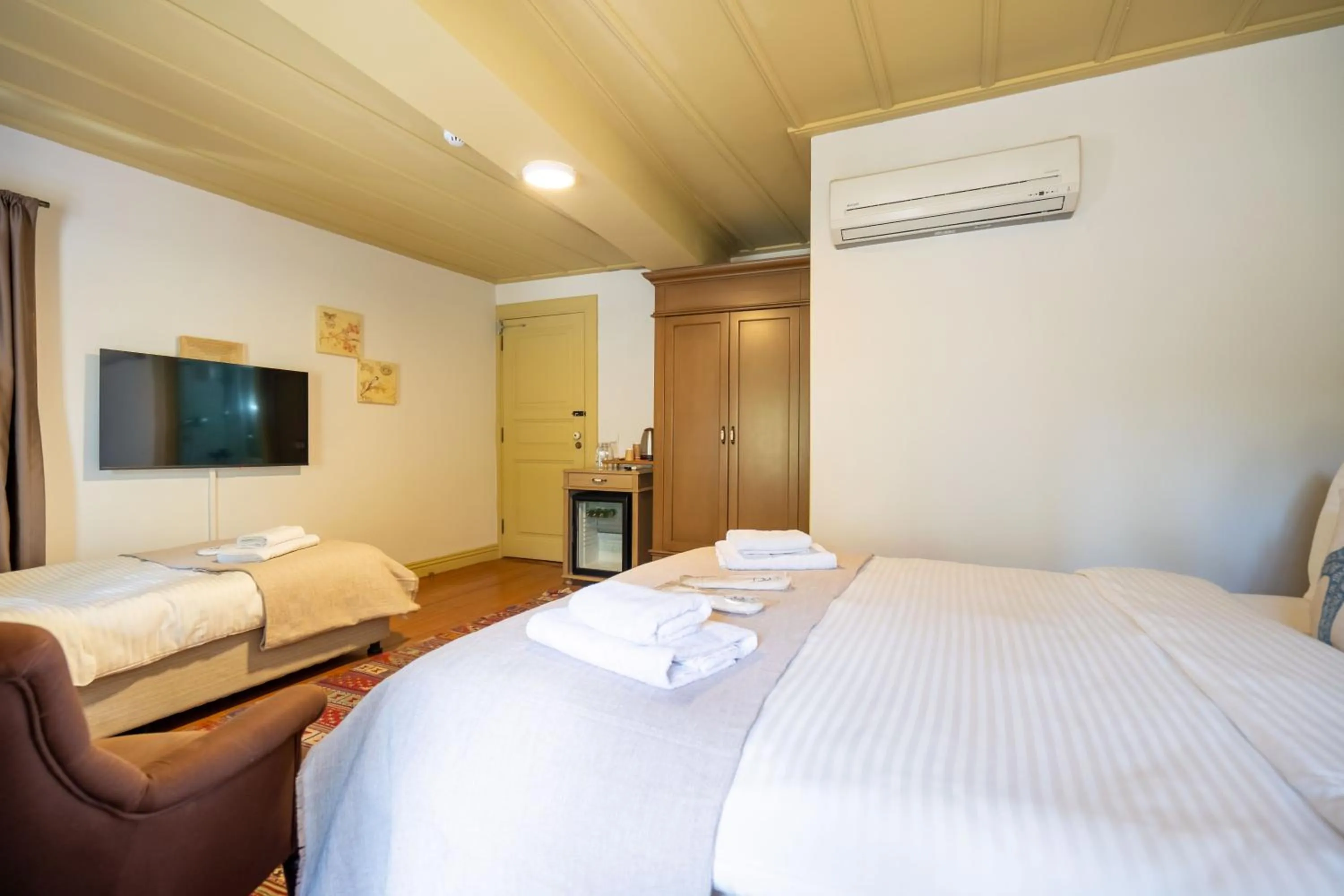 Bed in Macaron Konagi