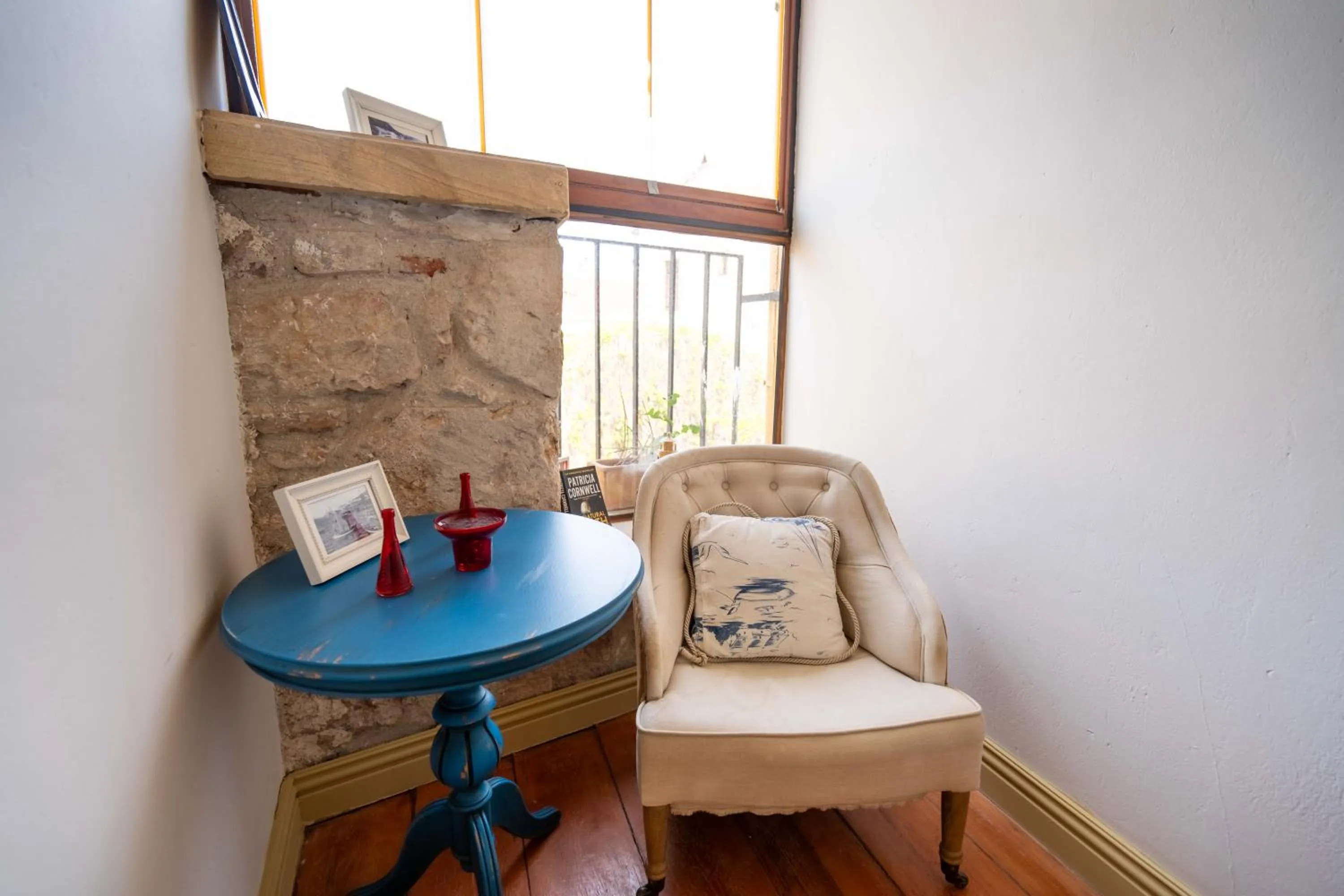 Photo of the whole room in Macaron Konagi