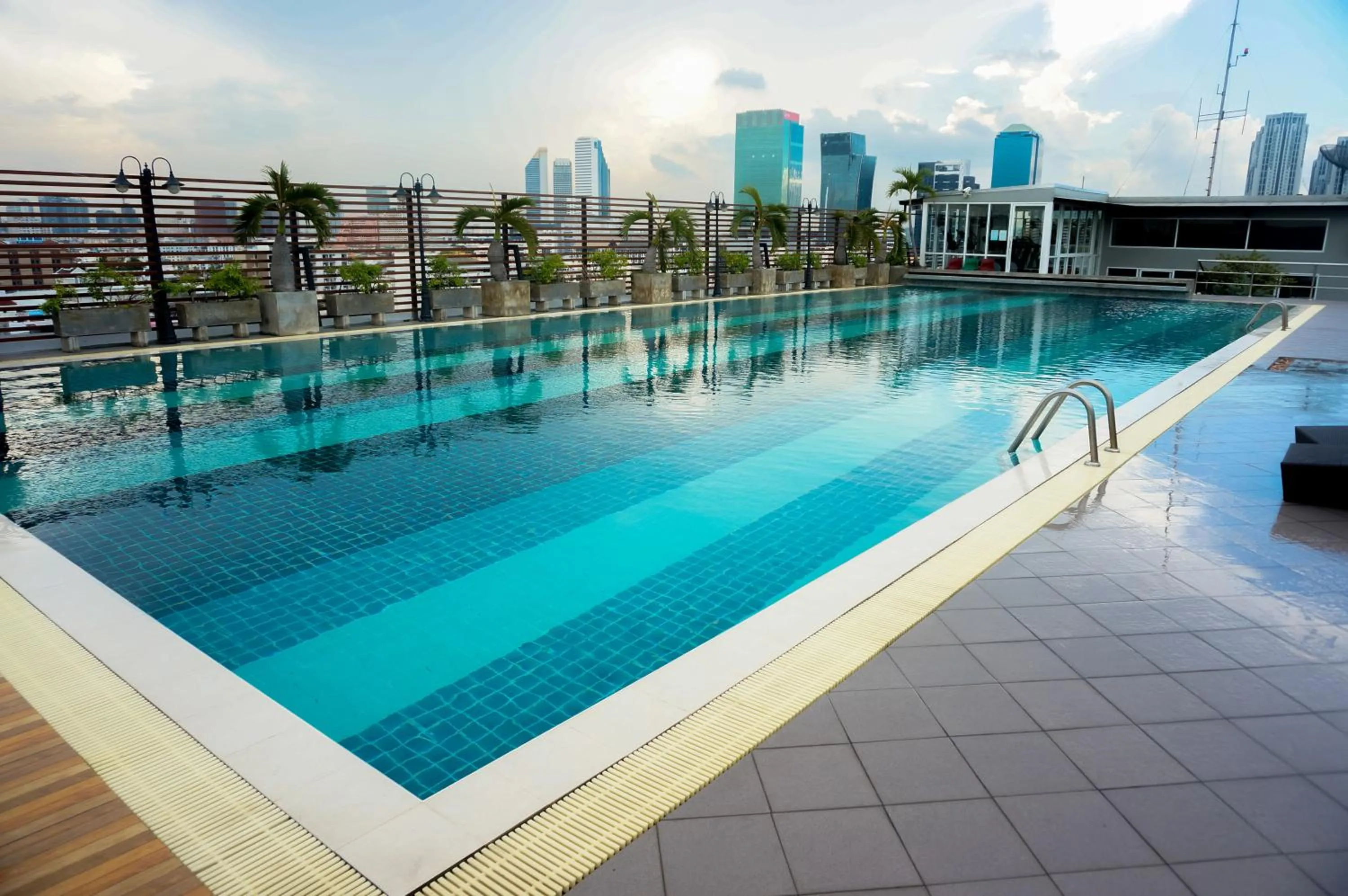 Swimming pool in Witchuwan Apartel