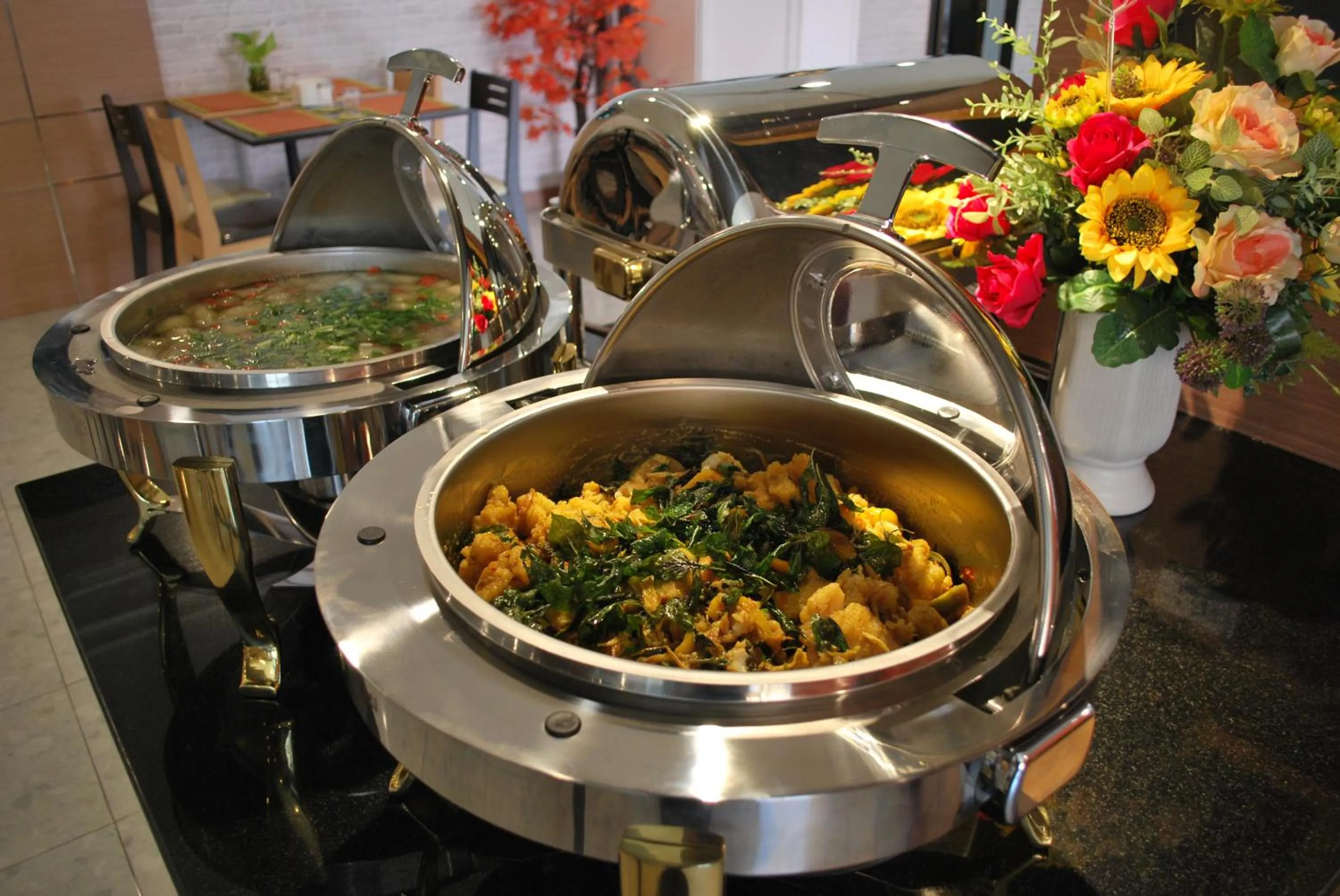 Restaurant/places to eat in Witchuwan Apartel