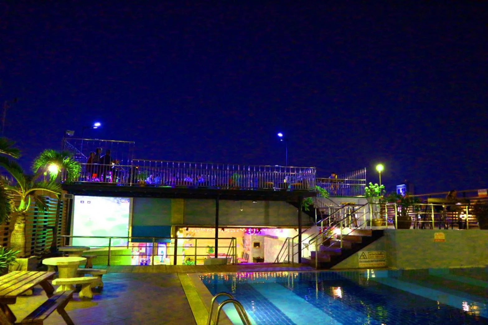 Restaurant/places to eat in Witchuwan Apartel