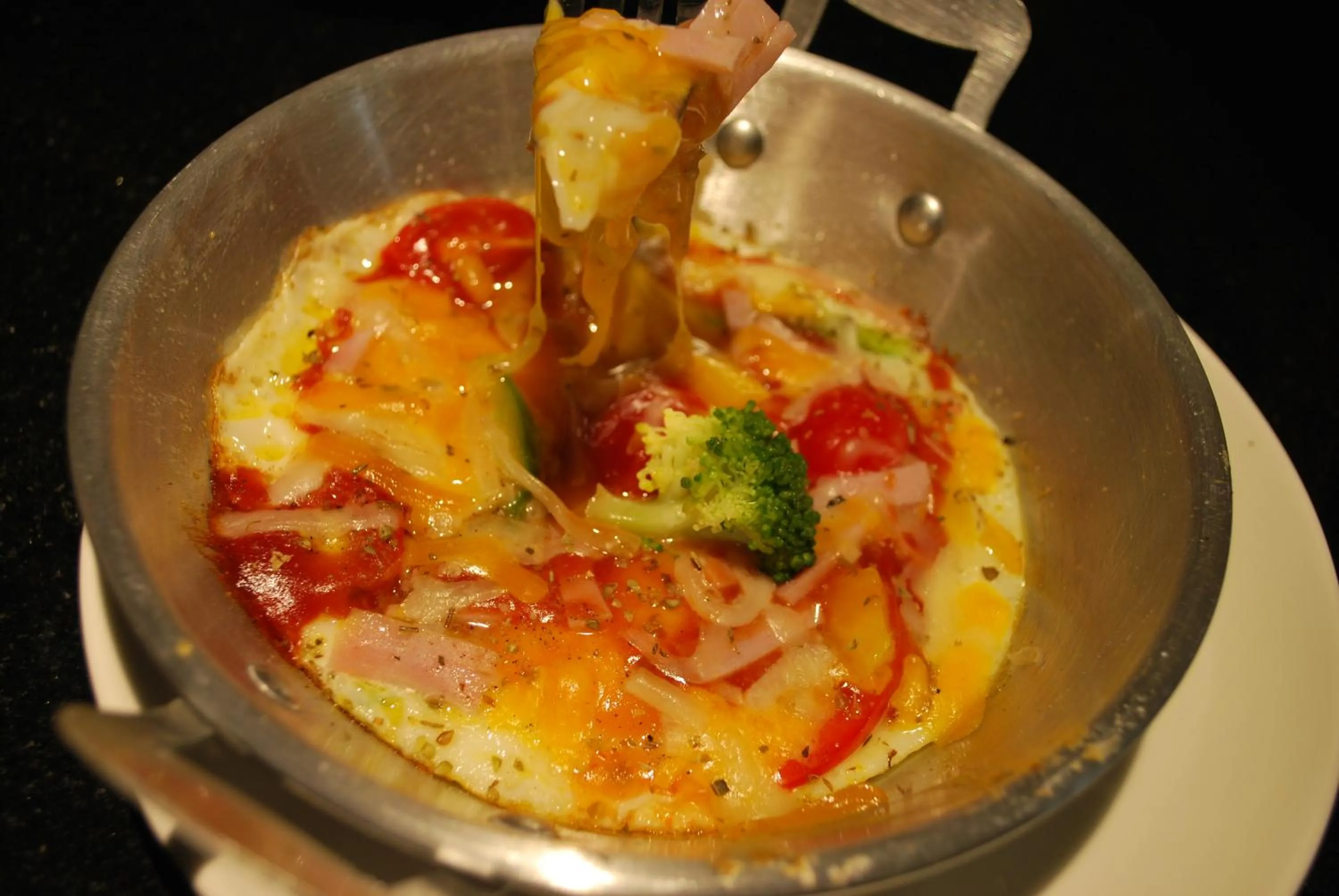 Restaurant/places to eat in Witchuwan Apartel