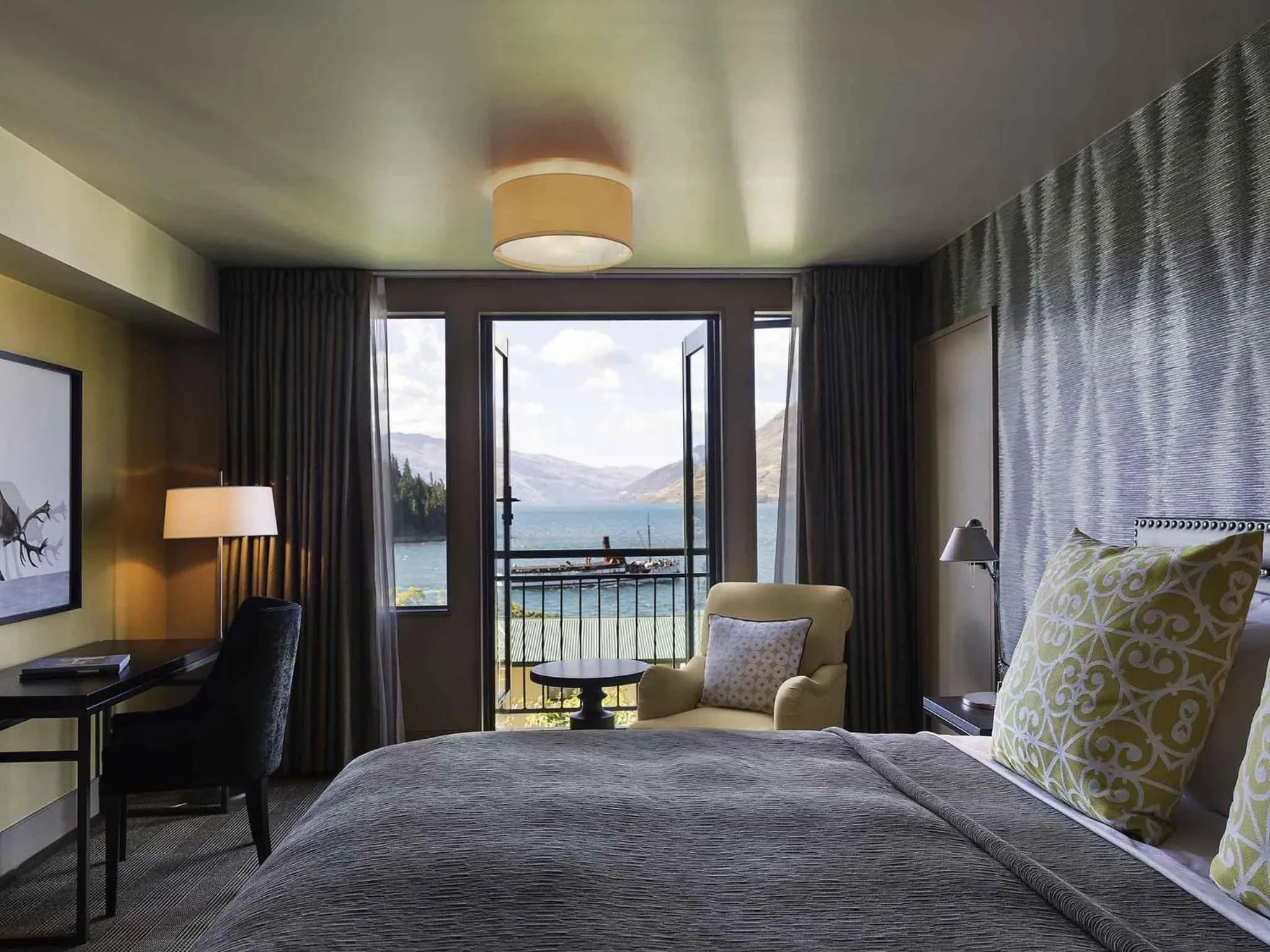 Bedroom, Bed in Hotel St Moritz, Queenstown - MGallery Collection