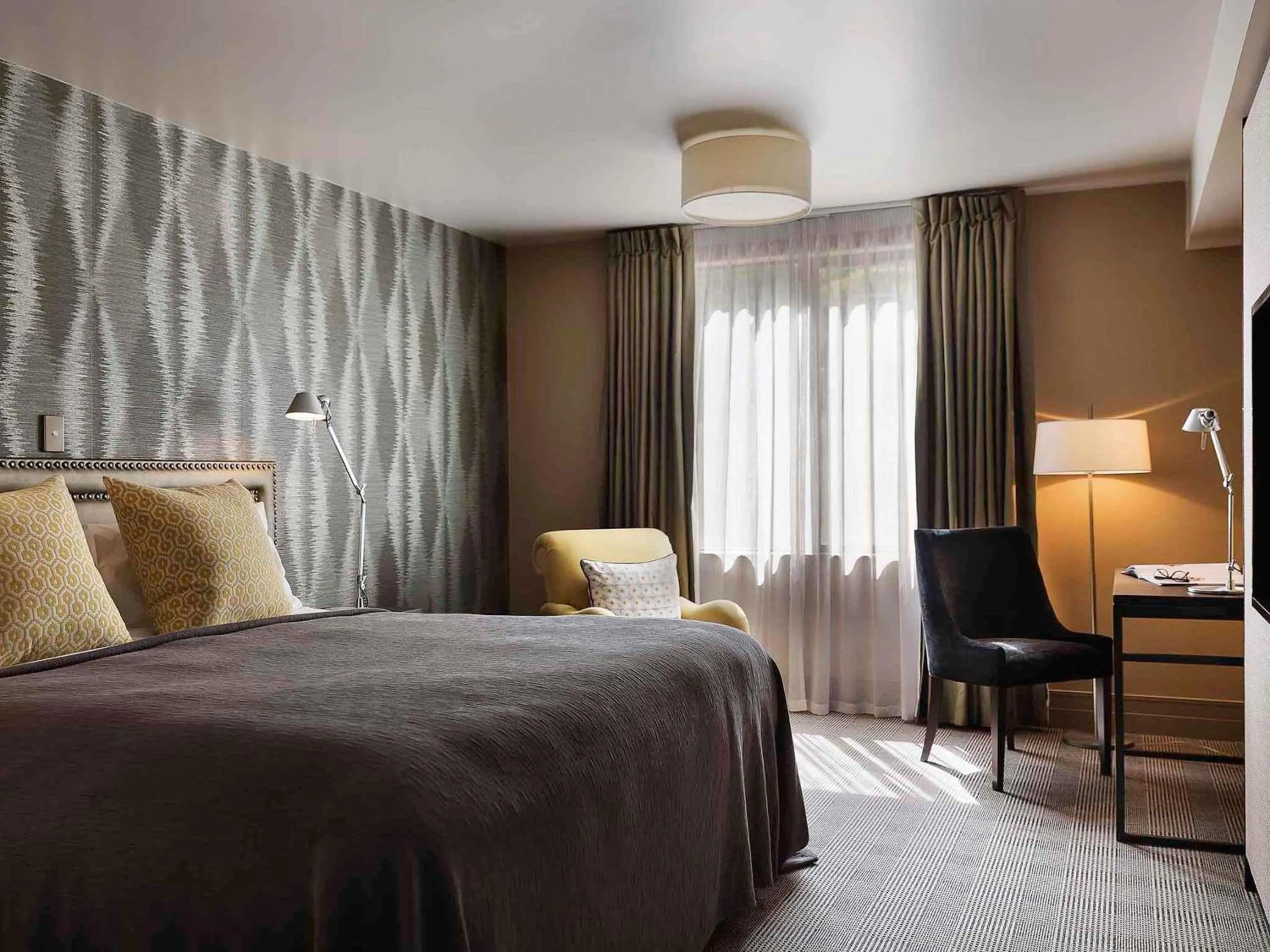 Bedroom, Bed in Hotel St Moritz, Queenstown - MGallery Collection