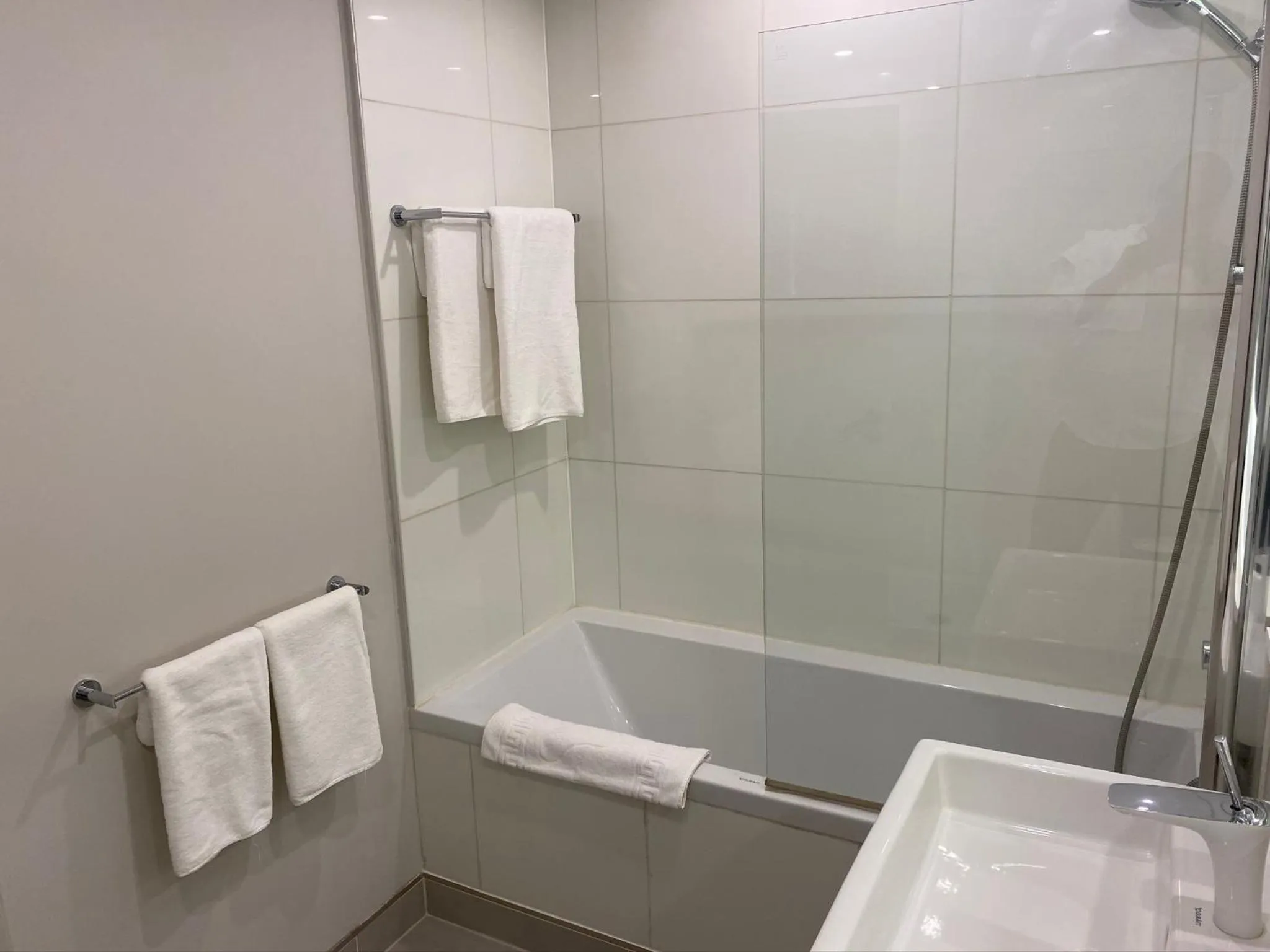 Bath in Axiom Park Hotel