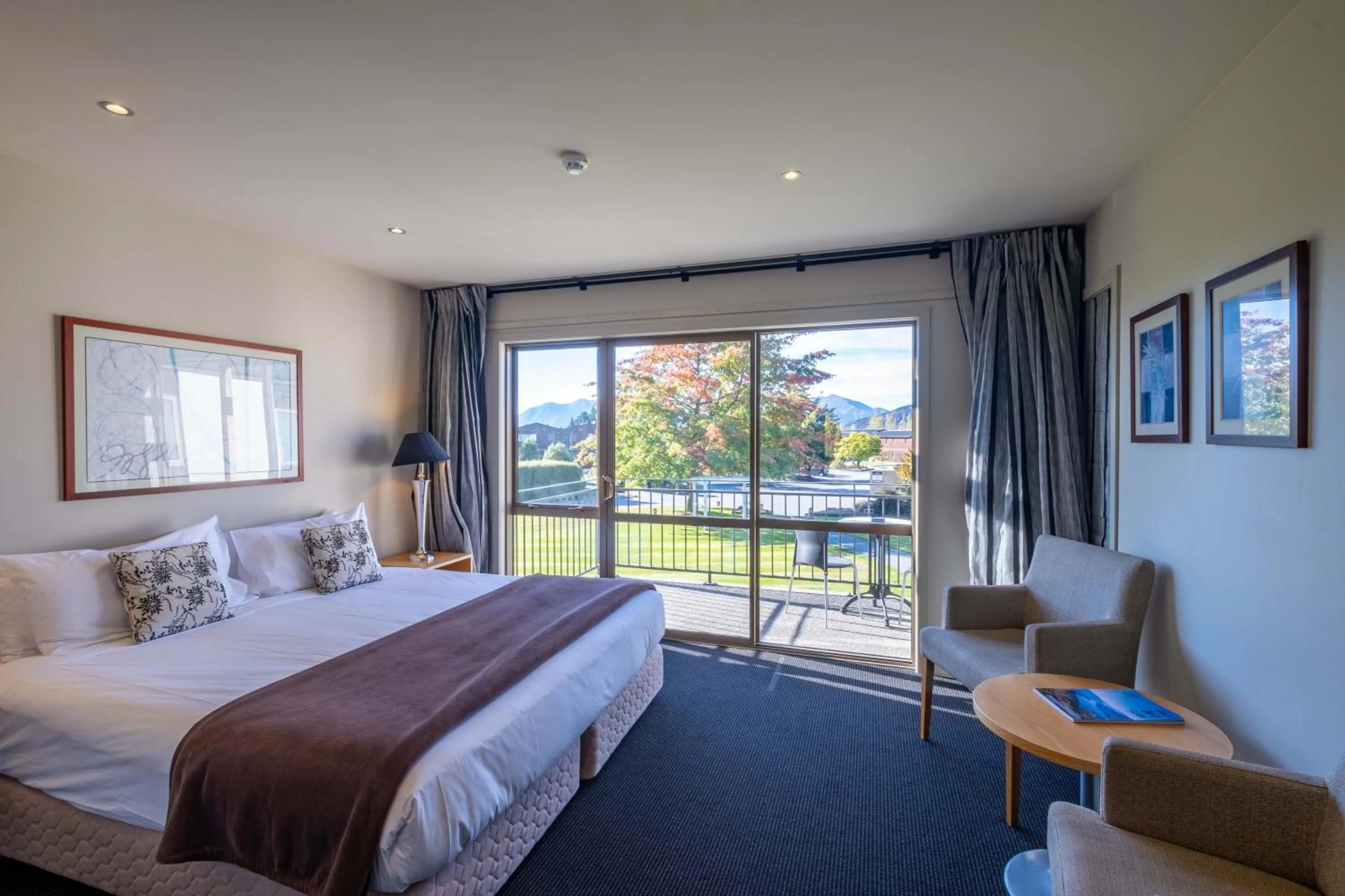 Bed in Oakridge Resort Lake Wanaka