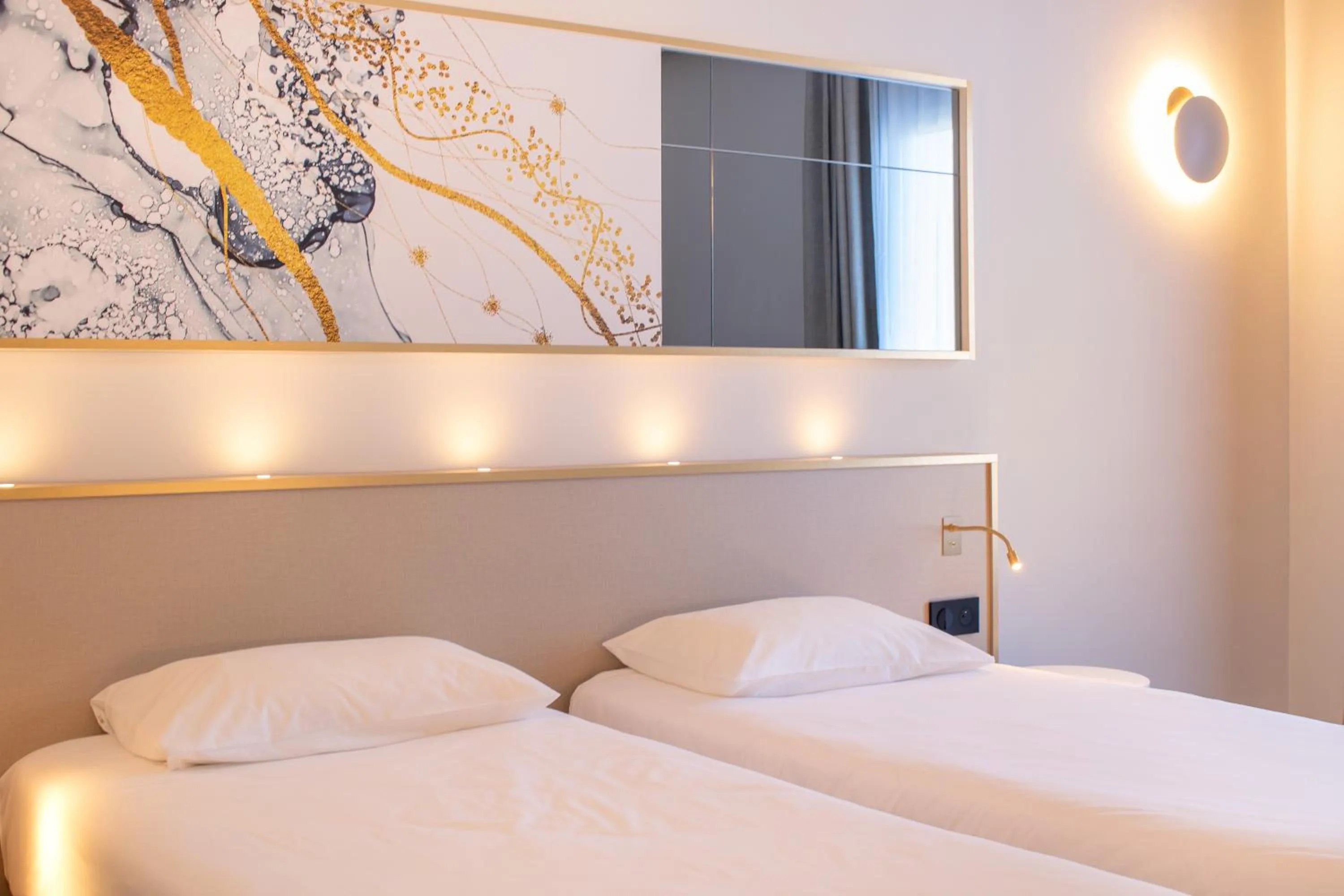 Bedroom, Bed in Brit Hotel Cahors - Le Valentré