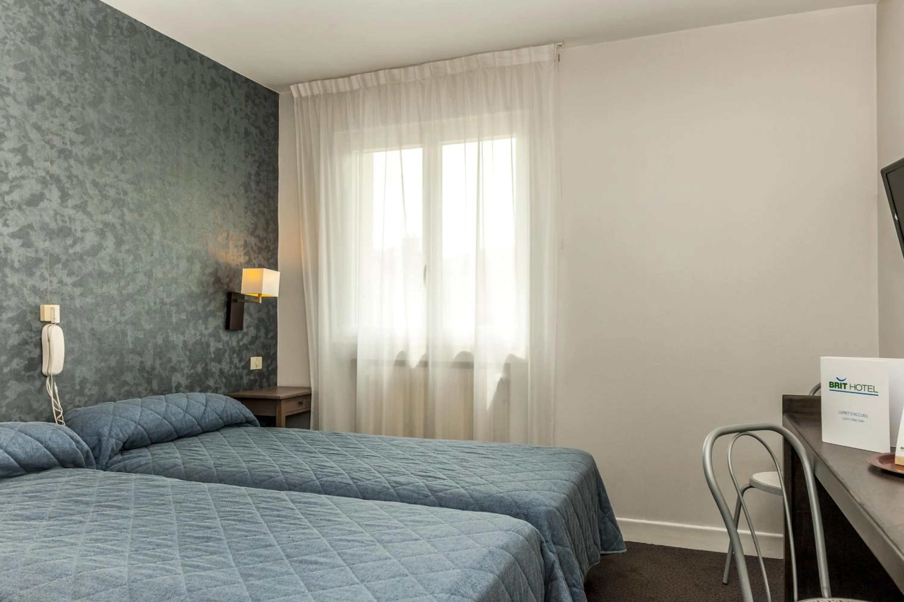 Twin Room in Brit Hotel Cahors - Le Valentré