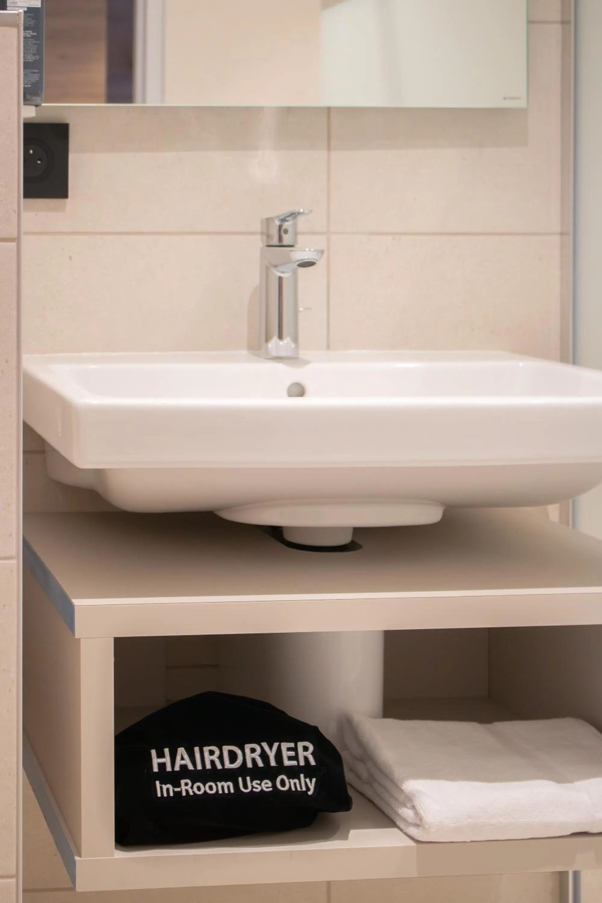 Bathroom in Brit Hotel Cahors - Le Valentré