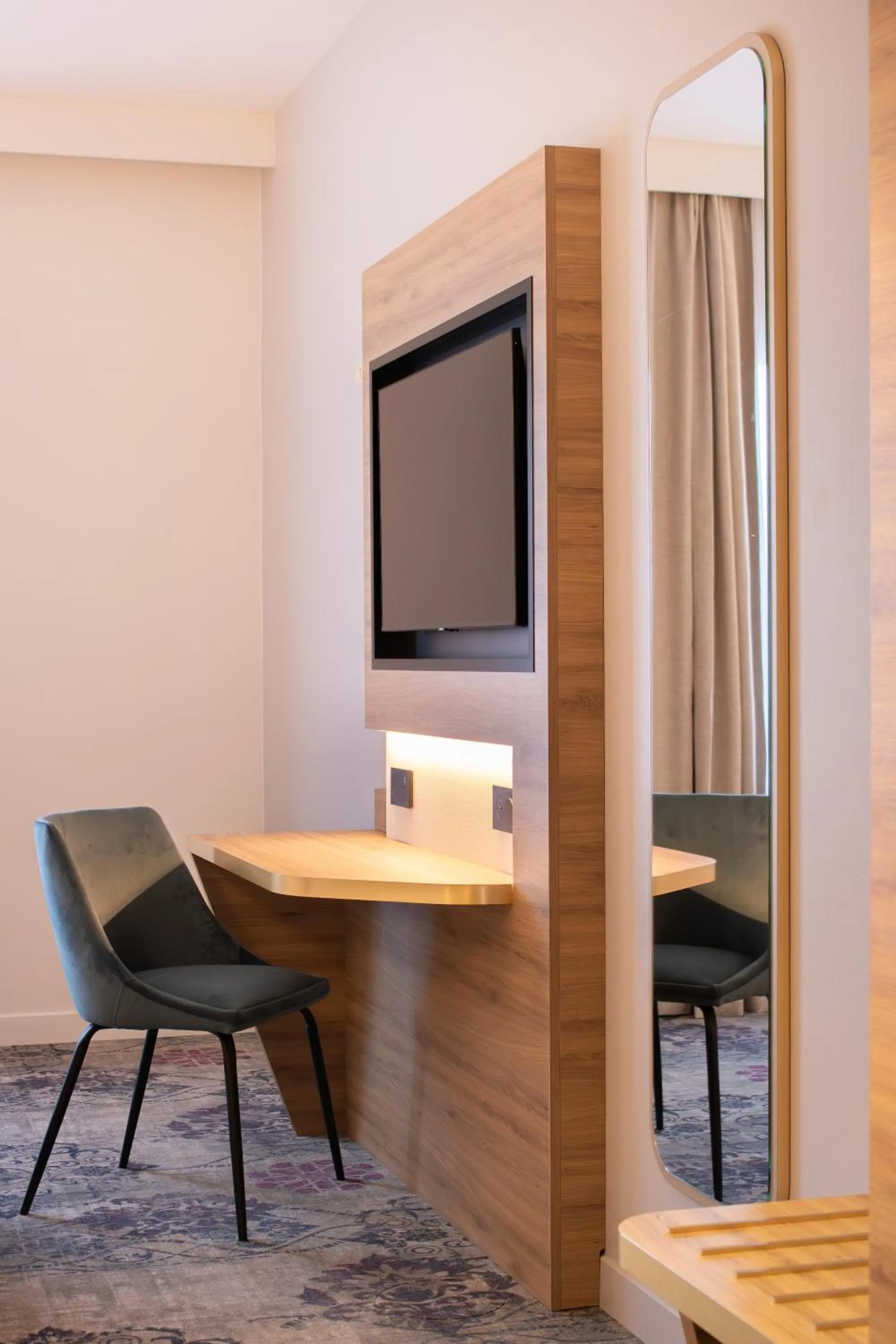 Bedroom in Brit Hotel Cahors - Le Valentré