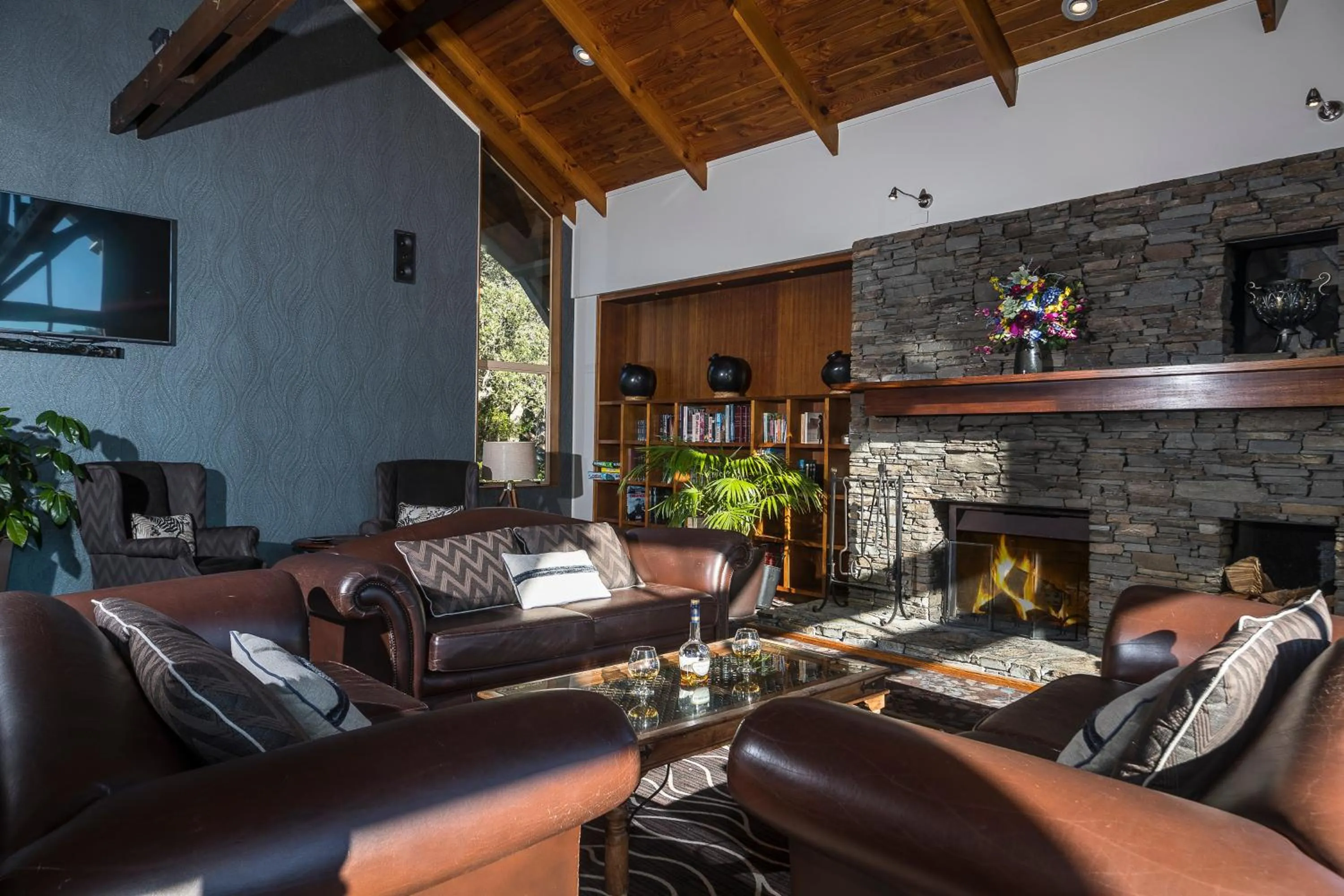 Lounge or bar in Grand Mercure Puka Park Resort