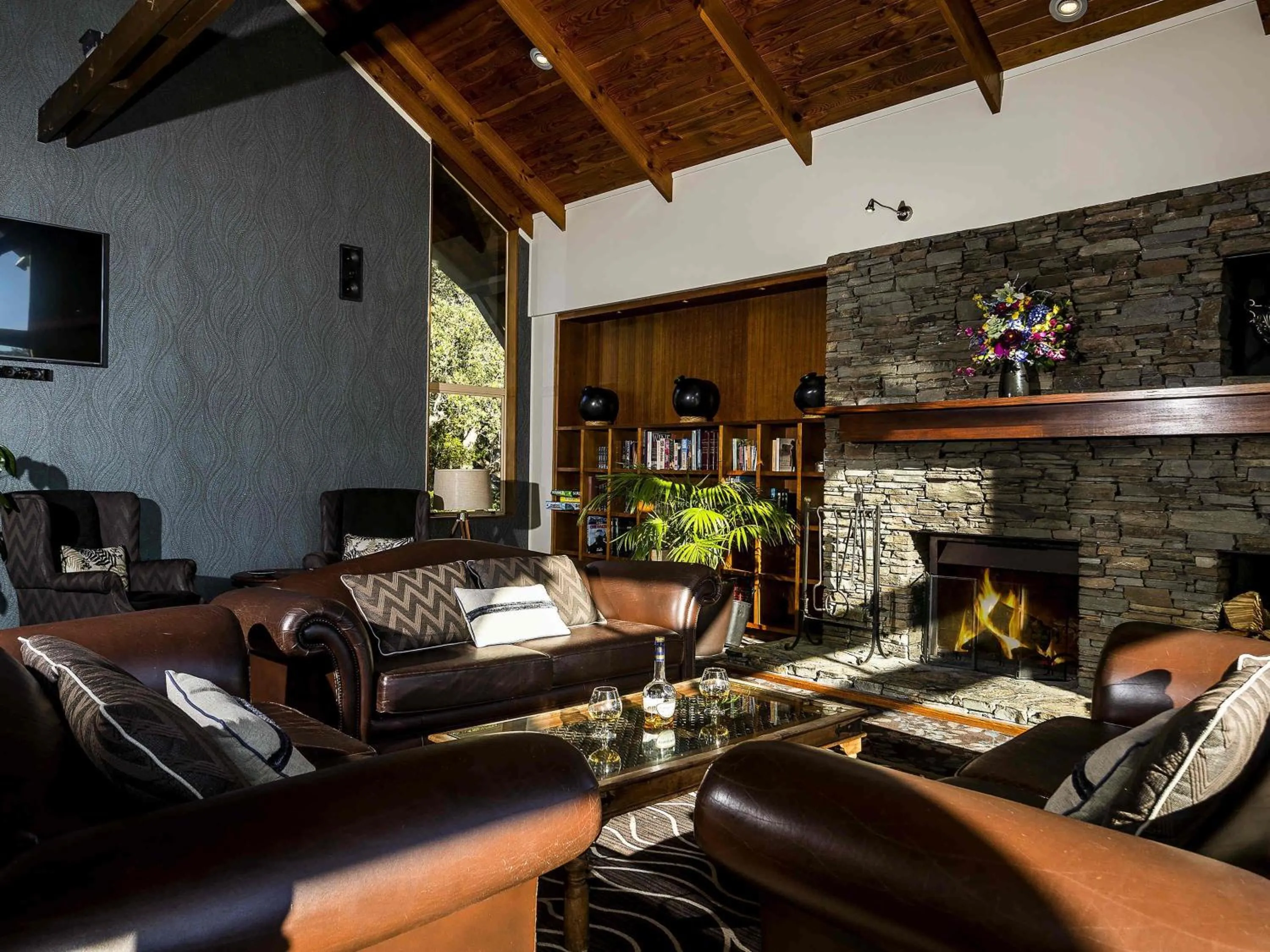 Lounge or bar in Grand Mercure Puka Park Resort