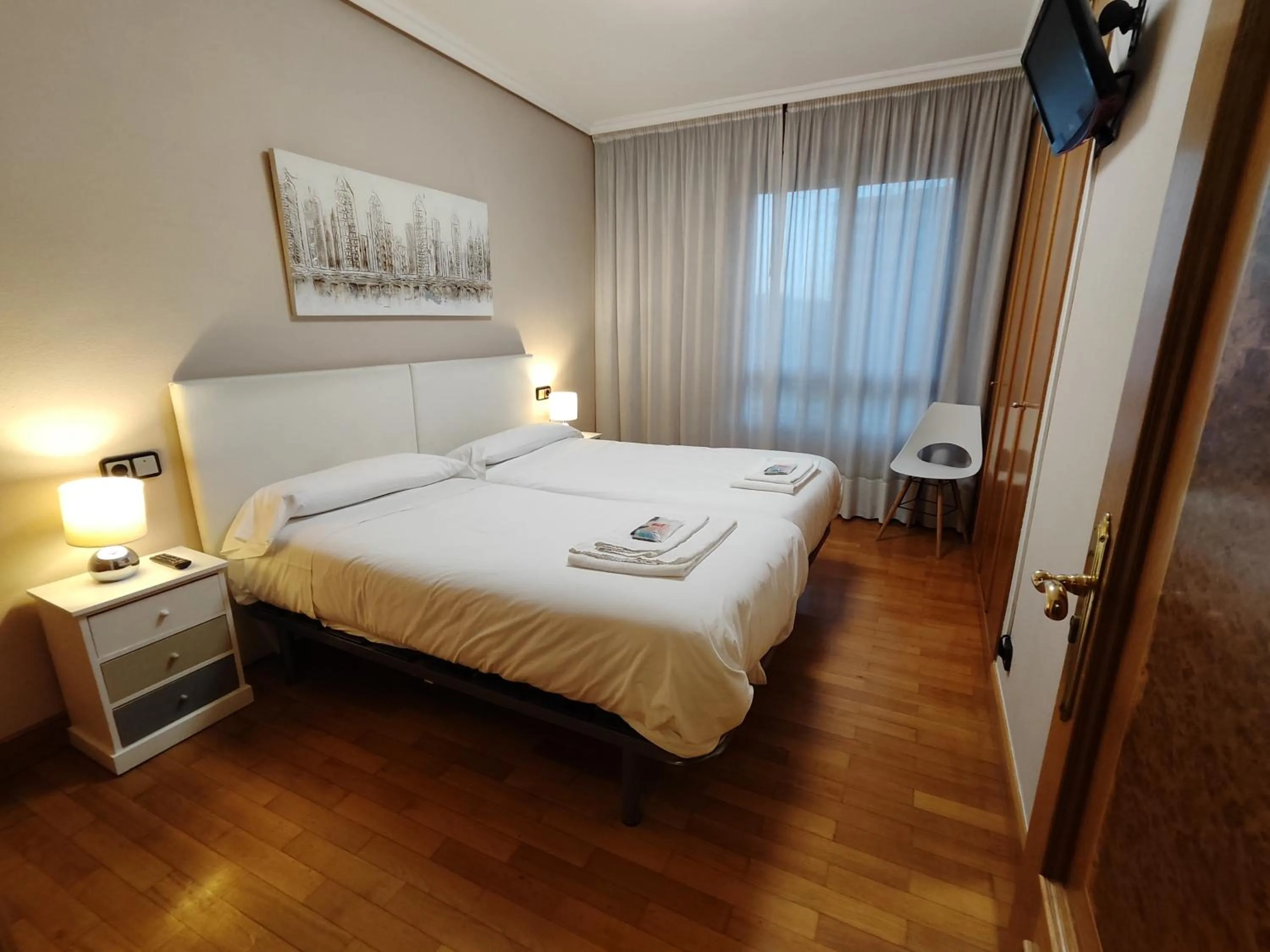 Property building, Bed in Gestión de Alojamientos Apartments