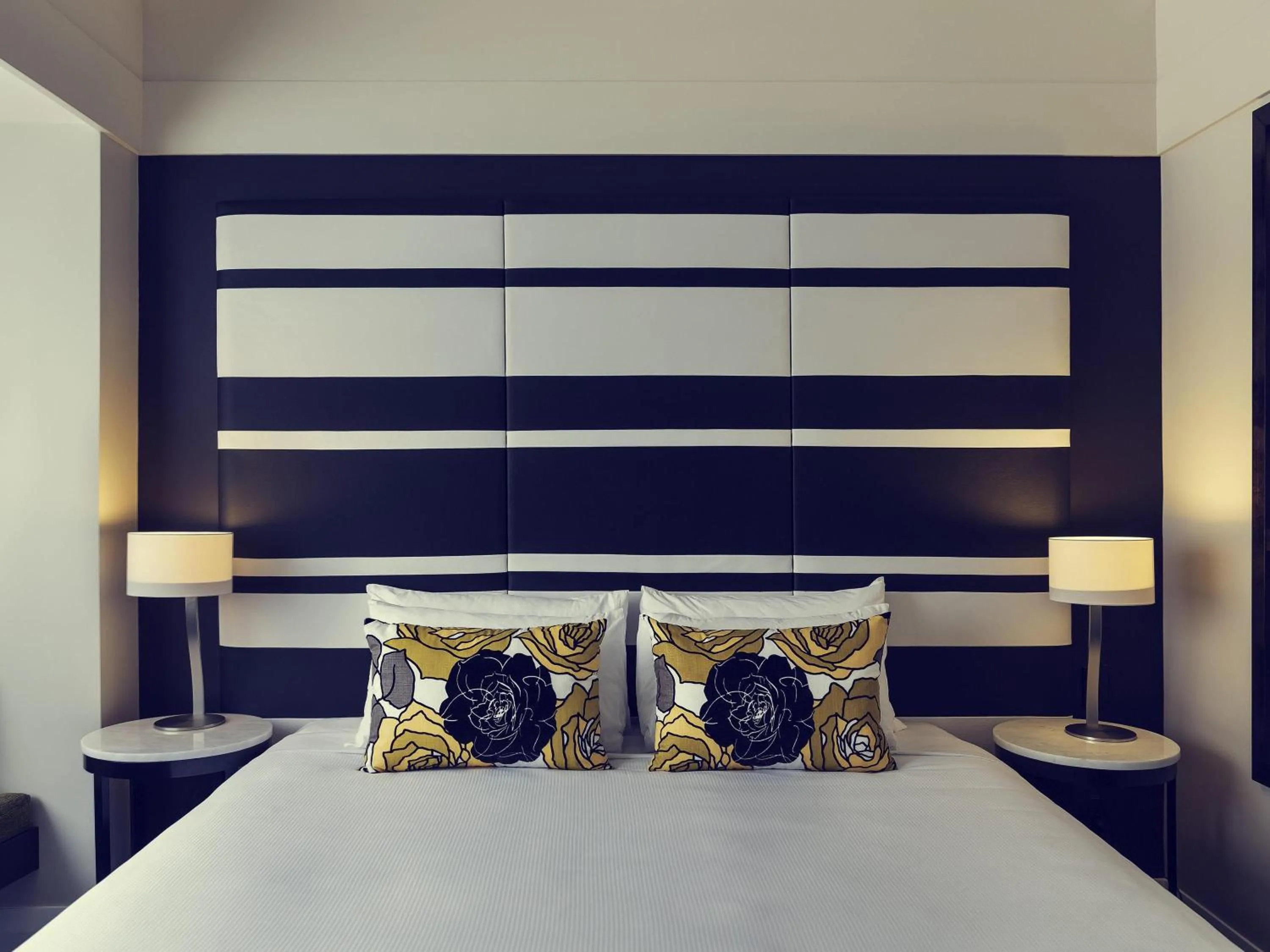 Bedroom, Bed in Mövenpick Hotel Auckland