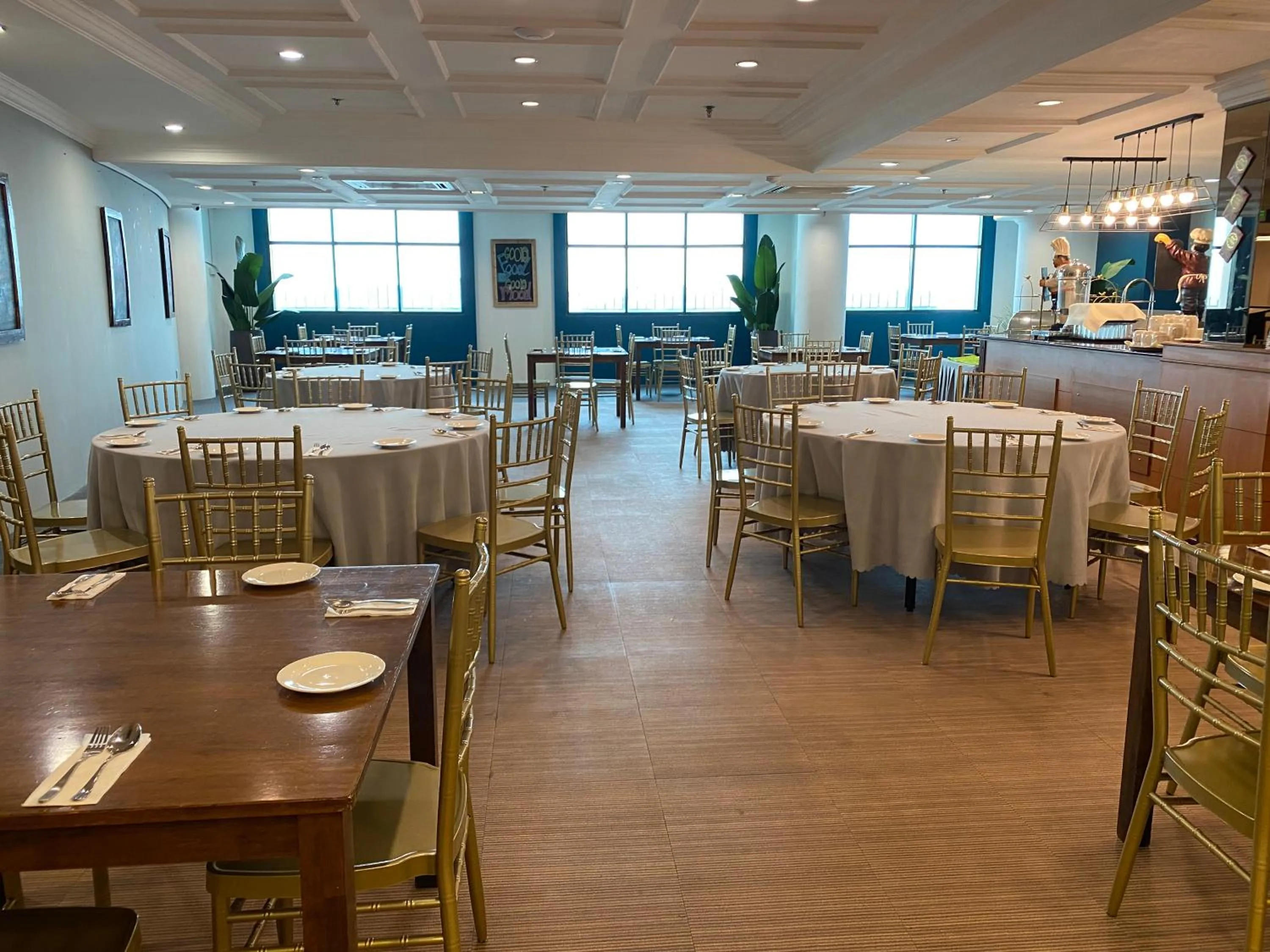 Restaurant/places to eat in The Lanes Hotel