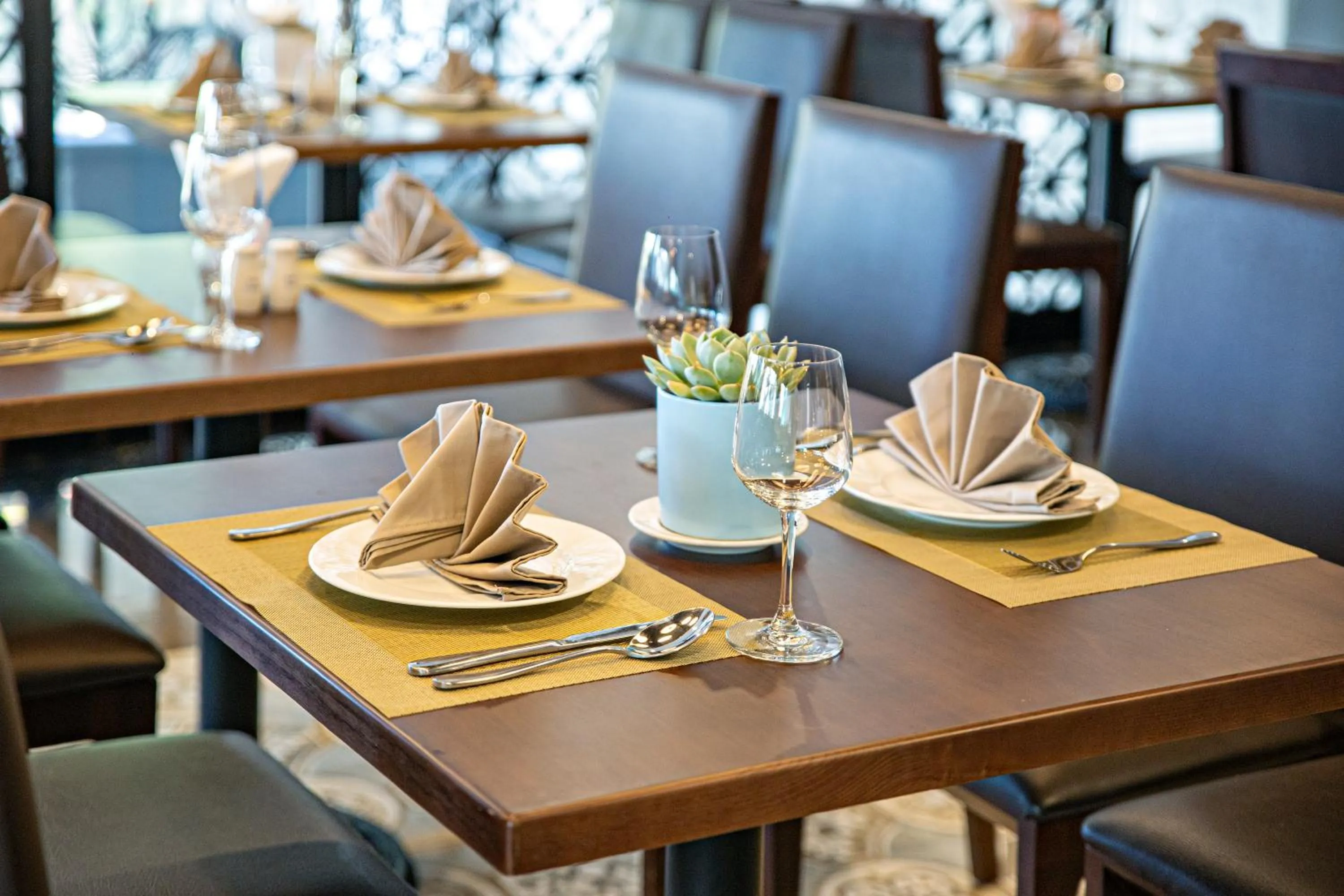 Restaurant/places to eat in Cosmos Hotel Danang