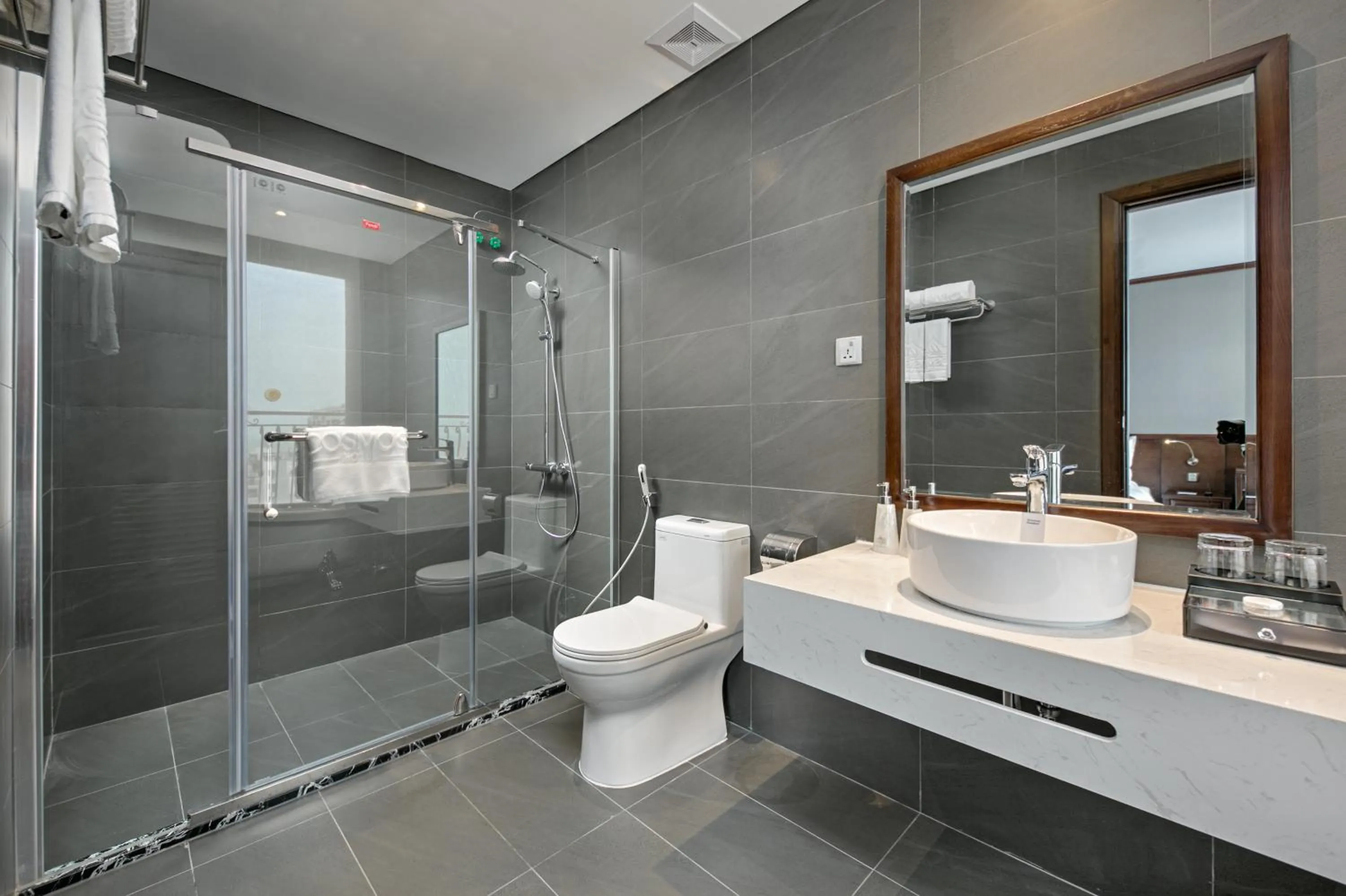 Shower in Cosmos Hotel Danang