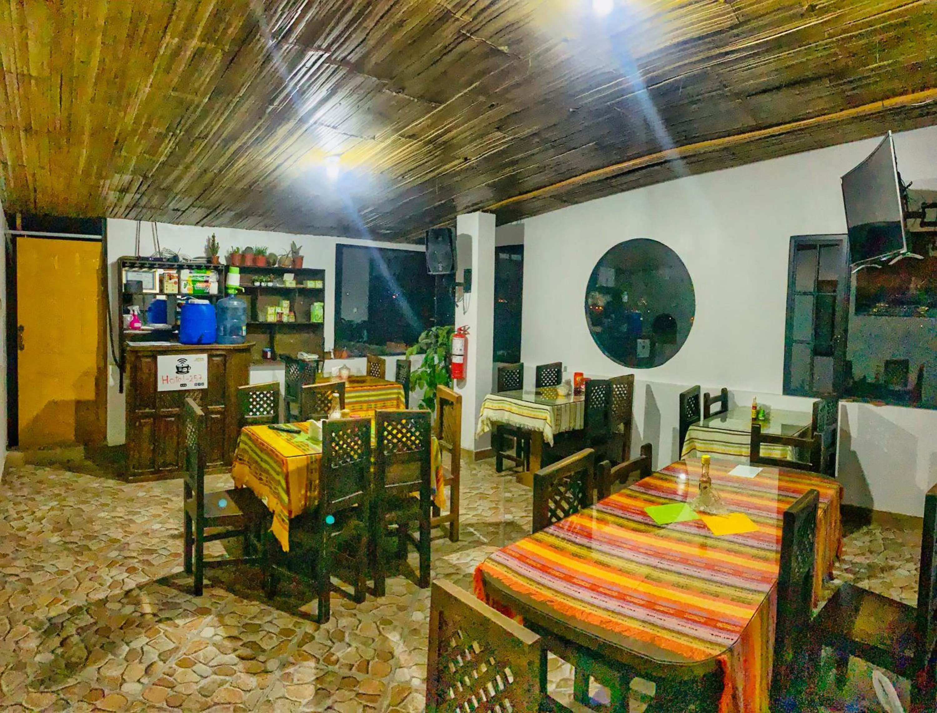 Restaurant/places to eat in Hostal Alpachaca - New Quito Airport